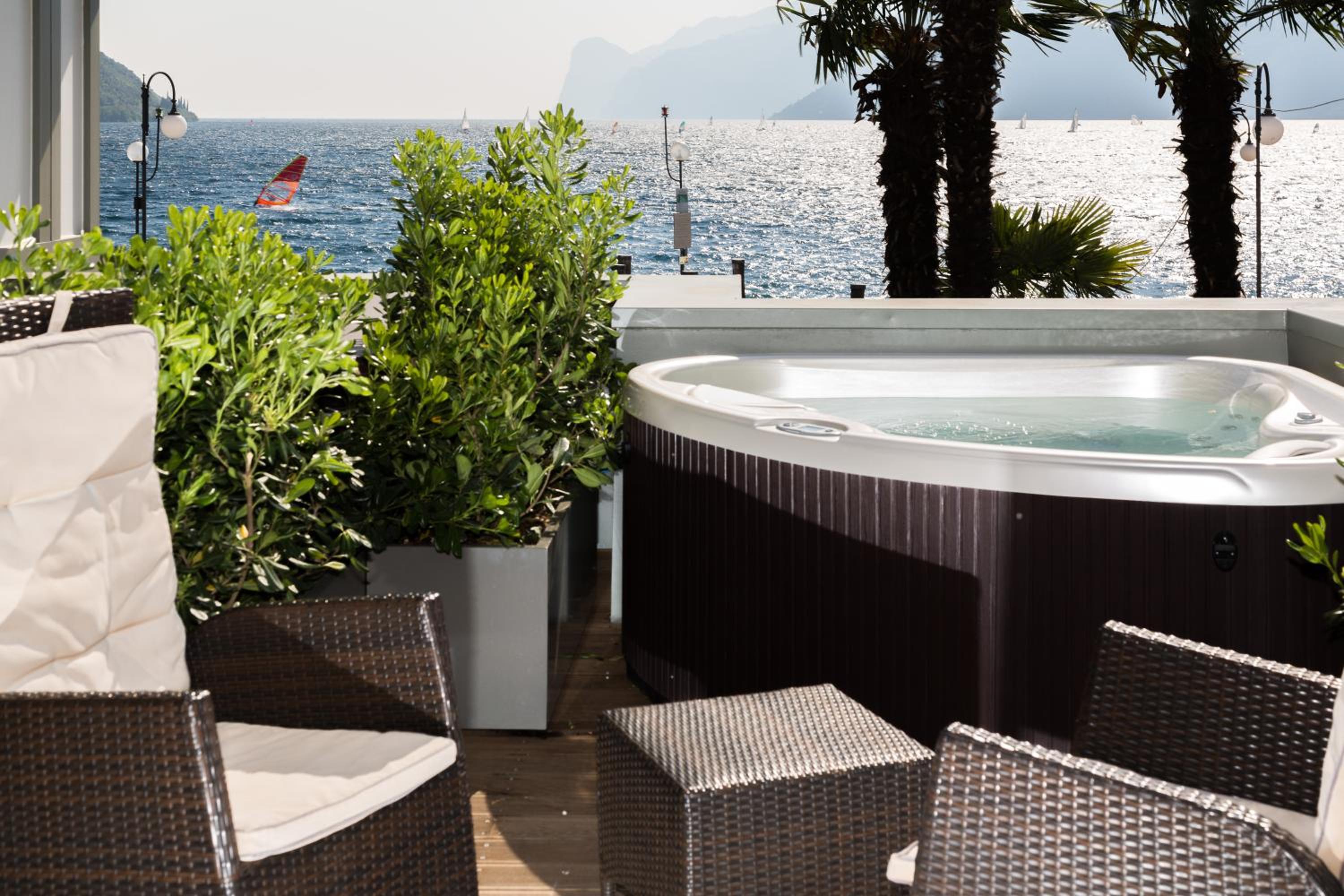 Superior Double Room with Lake View and Terrace - Photo 5
