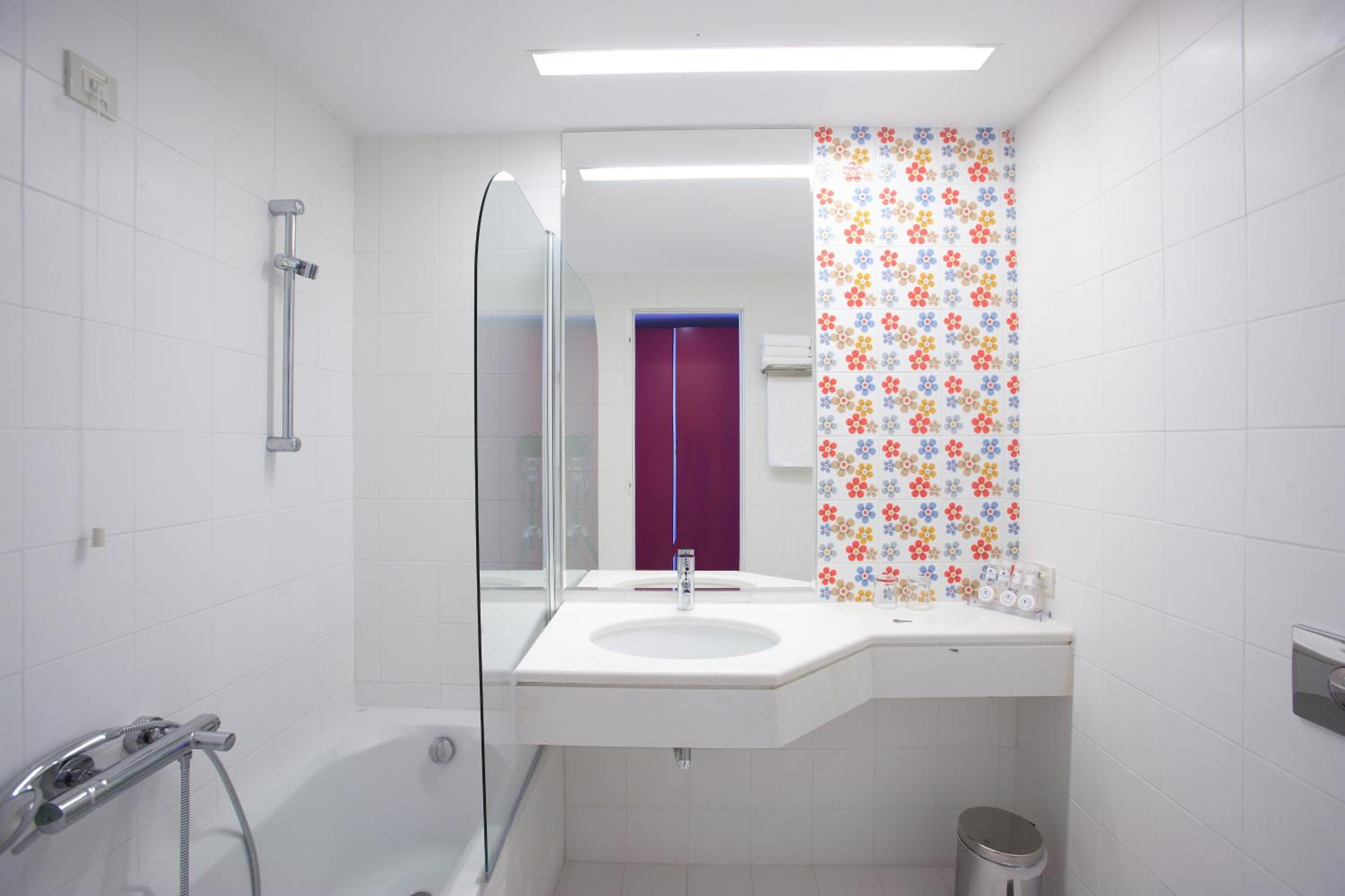 Standard room with Partial Sea View