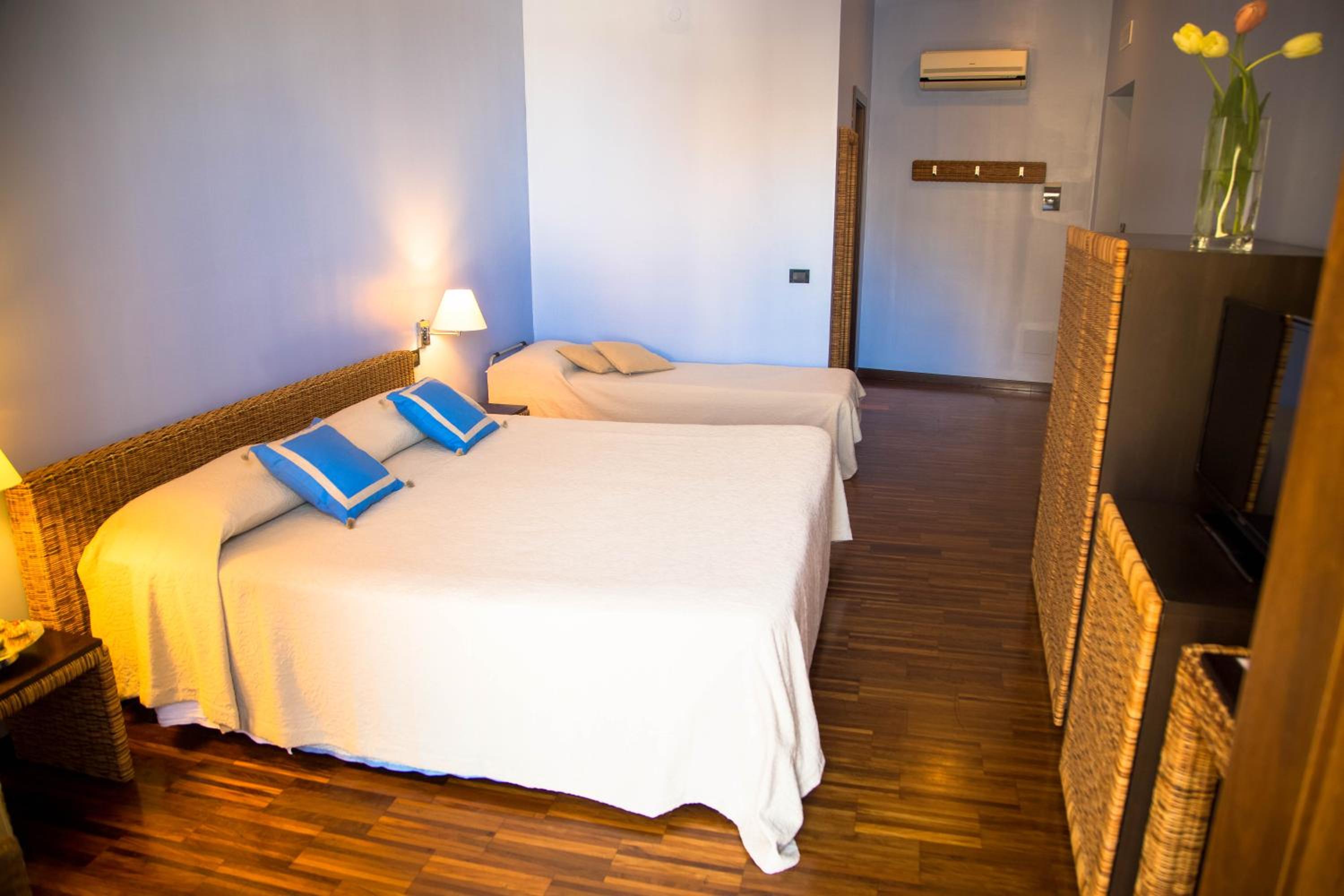 Economy Triple Room photo 1