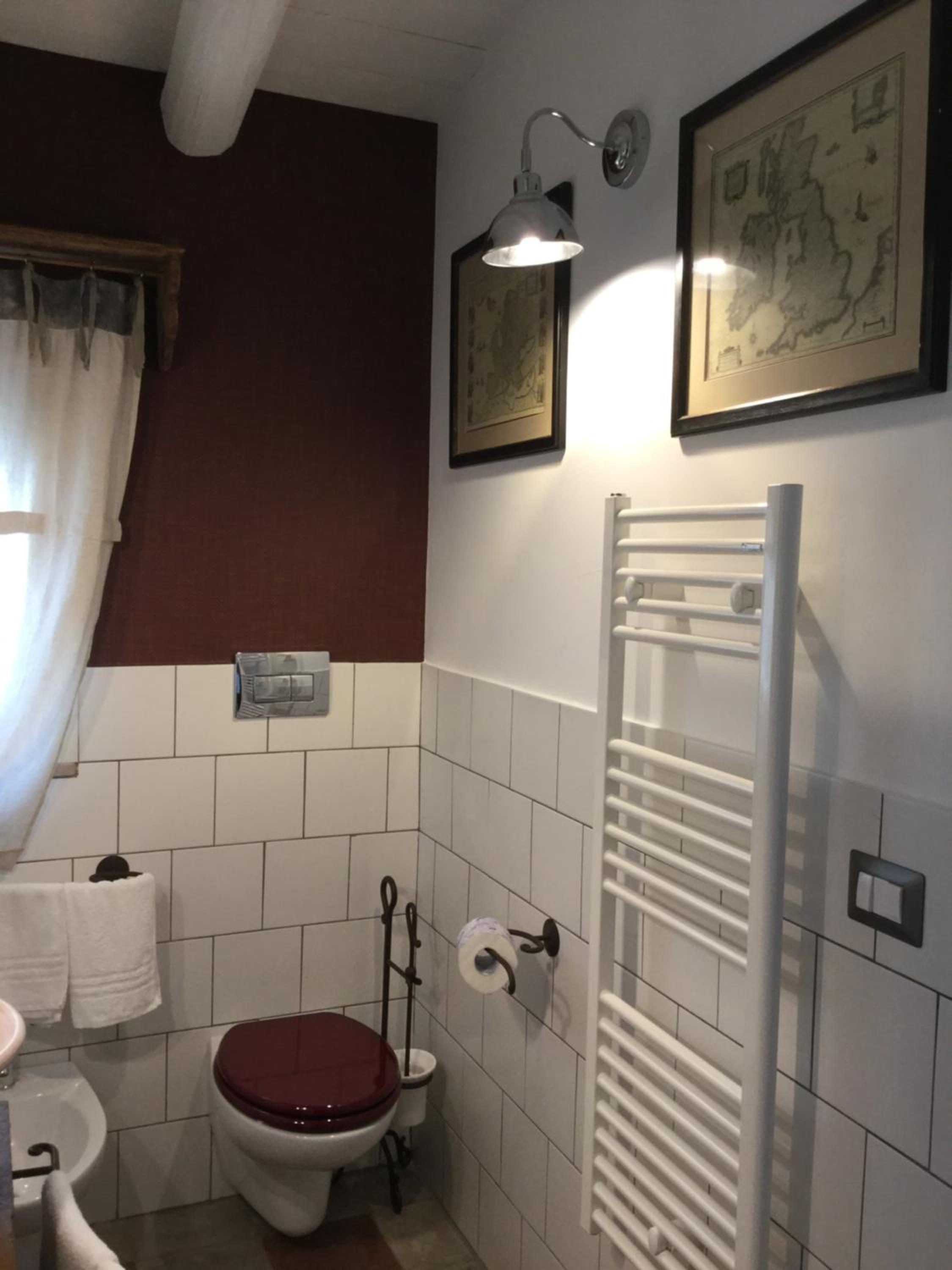 Deluxe Room with Private Bathroom and Balcony - Photo 2
