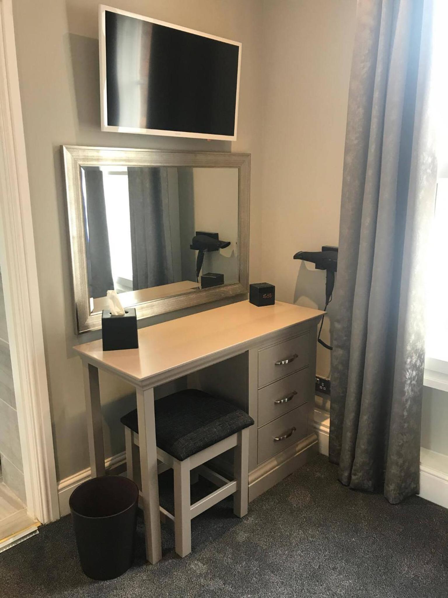 Deluxe Double Room - Photo 13