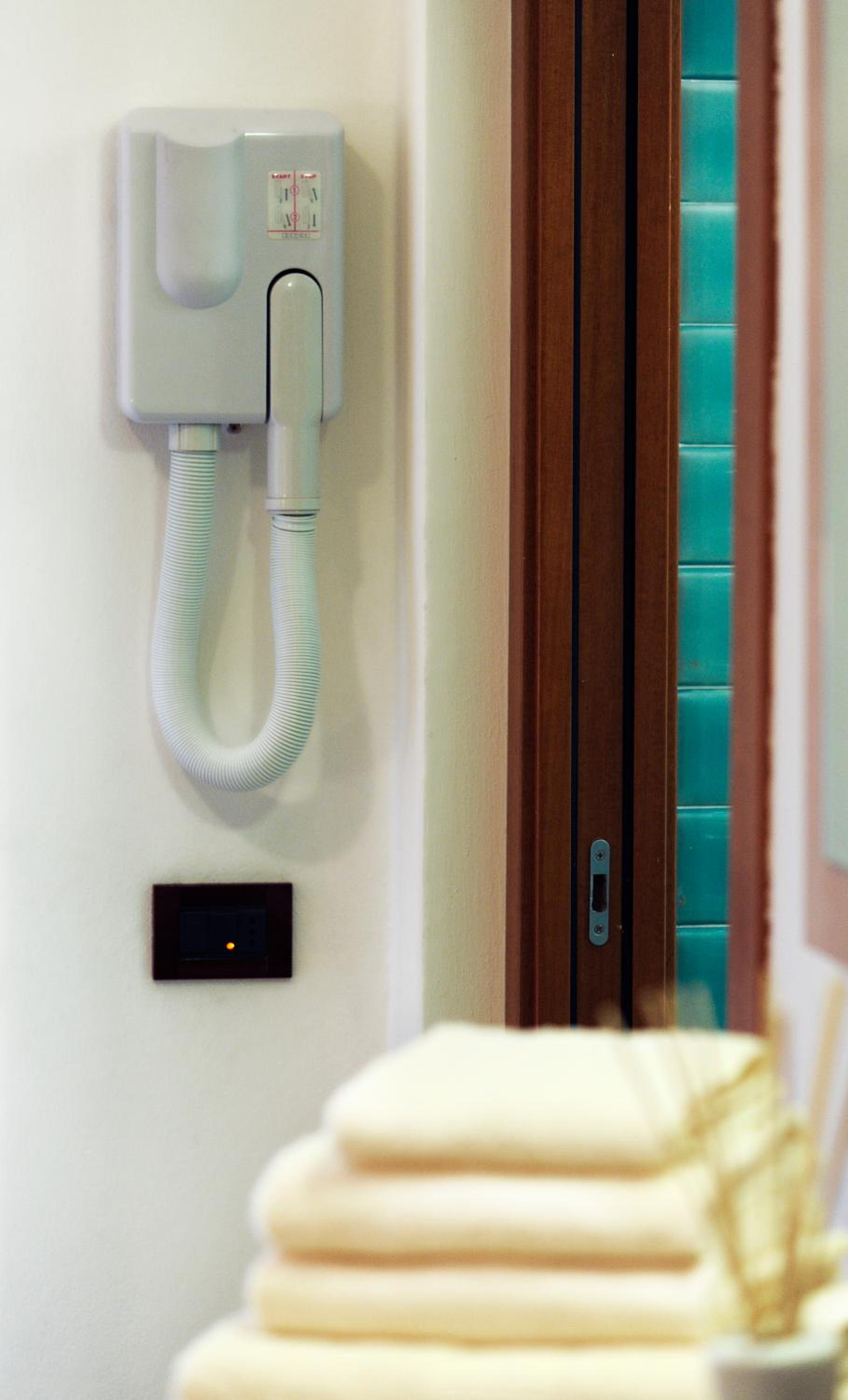 Twin Room - Photo 5