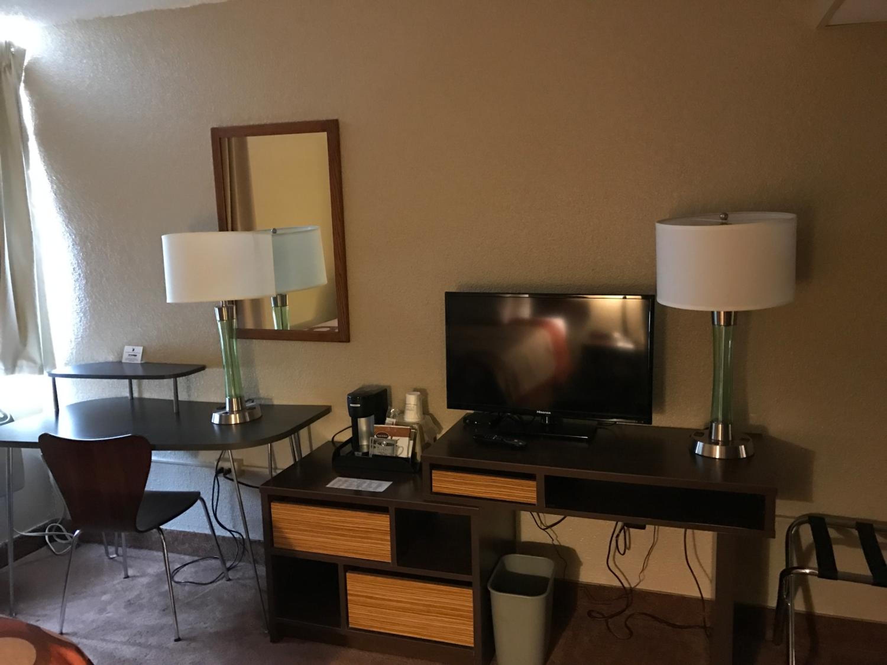 Queen Room - Mobility Access/Non-Smoking - Photo 1