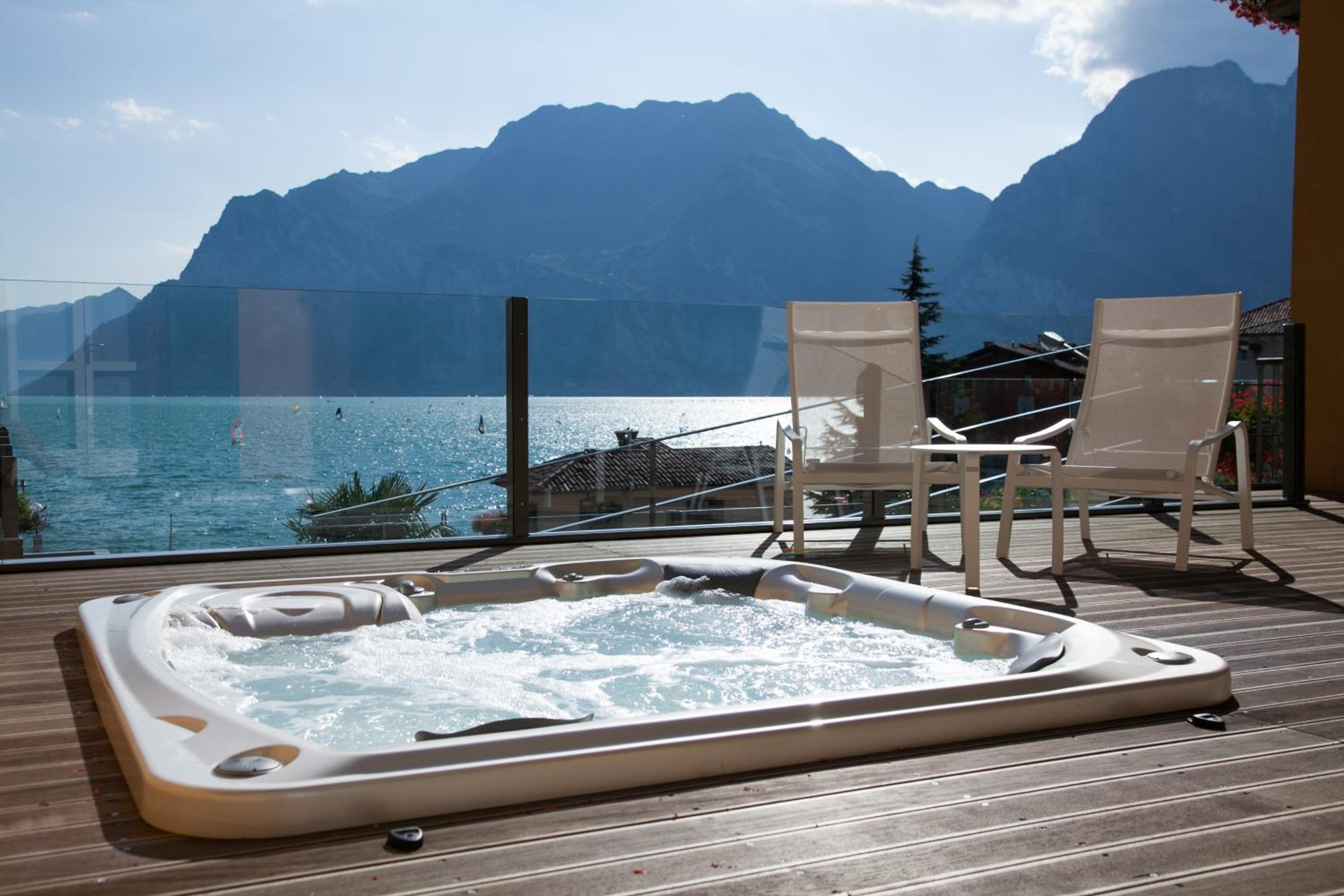 Superior Double Room with Lake View and Terrace - Photo 14