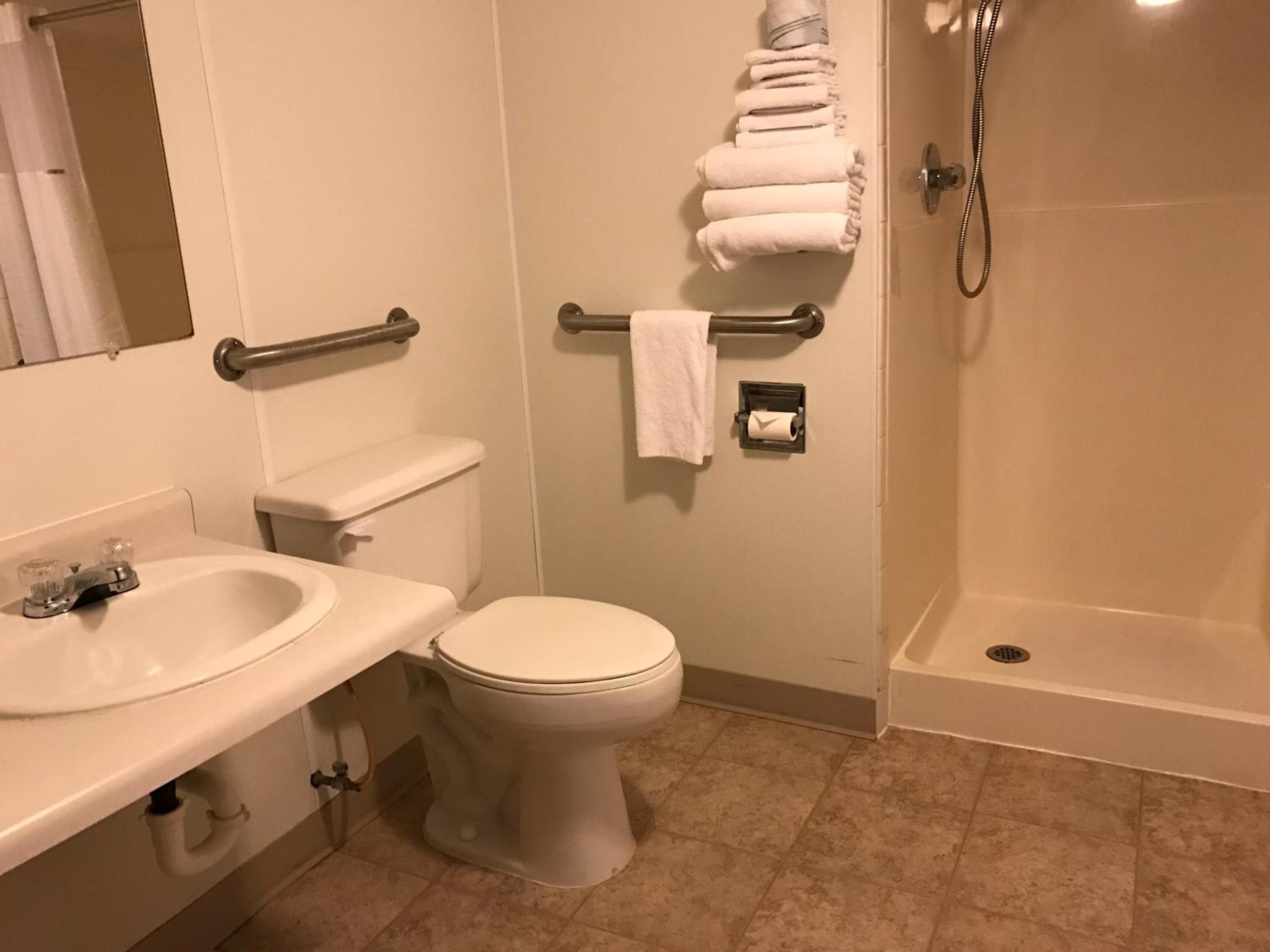 Queen Room - Mobility Access/Non-Smoking - Photo 3