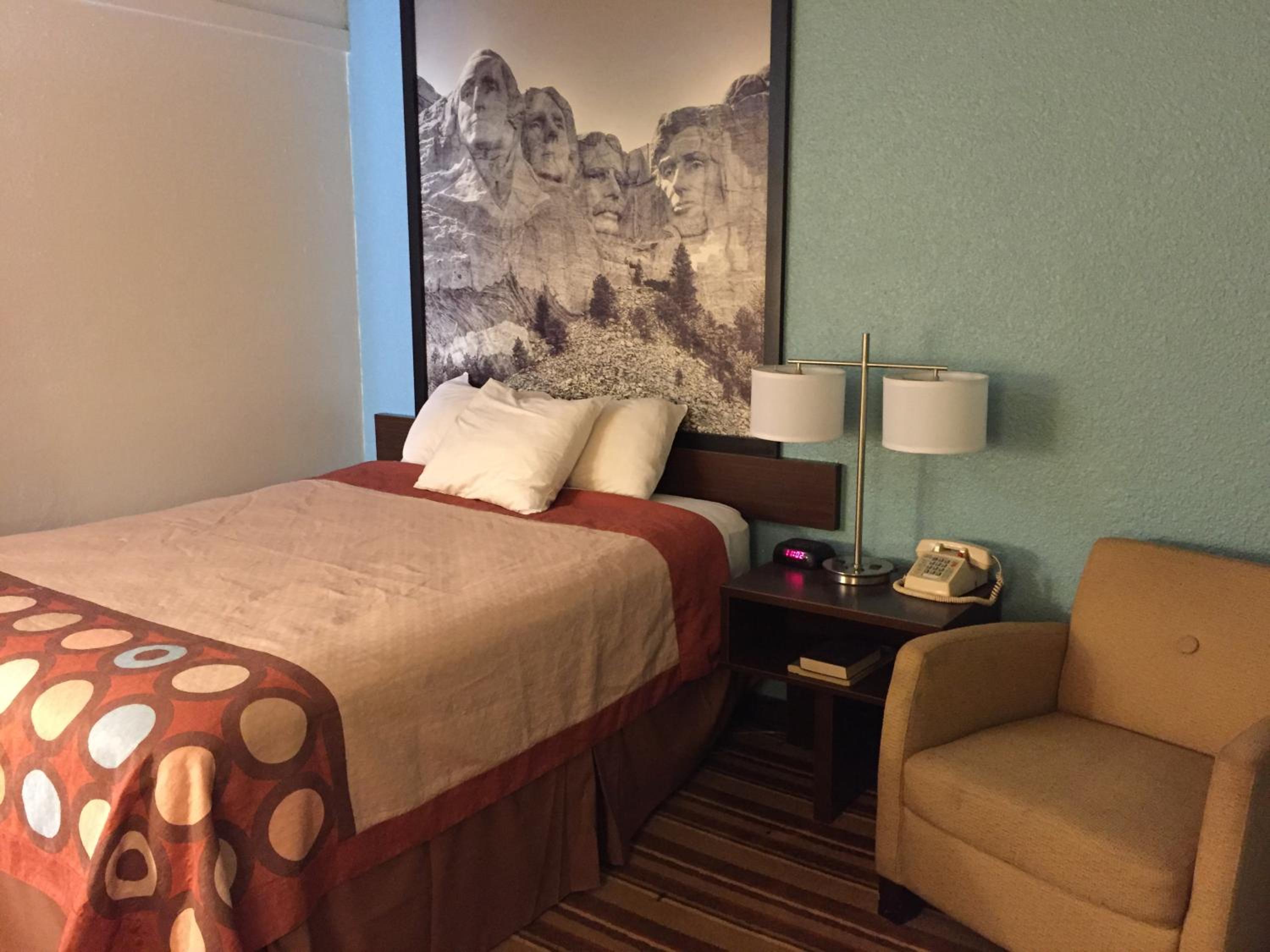 Queen Room - Non-Smoking - Photo 4