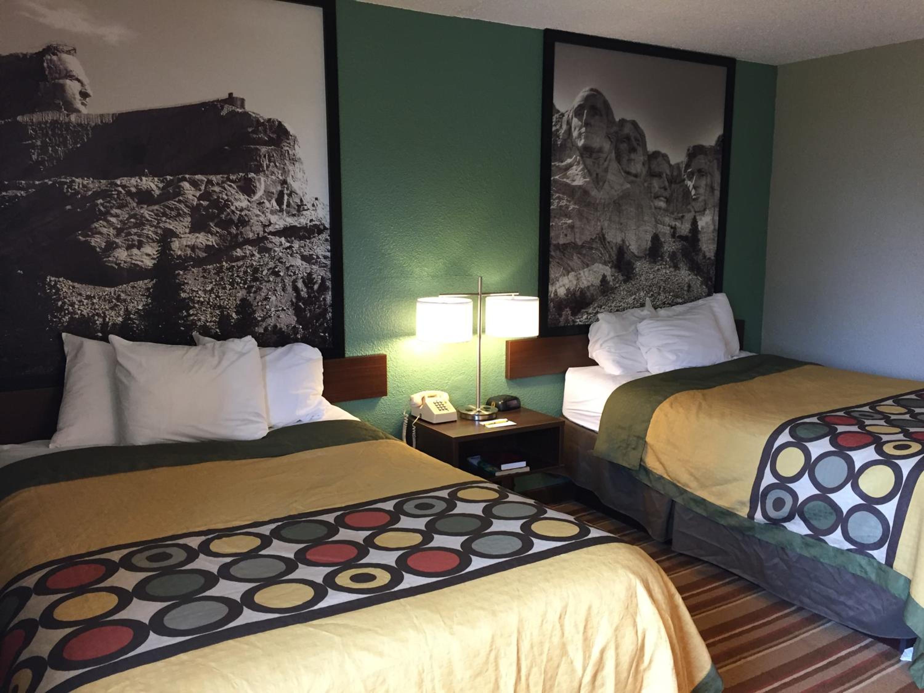 Queen Room with Two Queen Beds - Non-Smoking - Photo 3