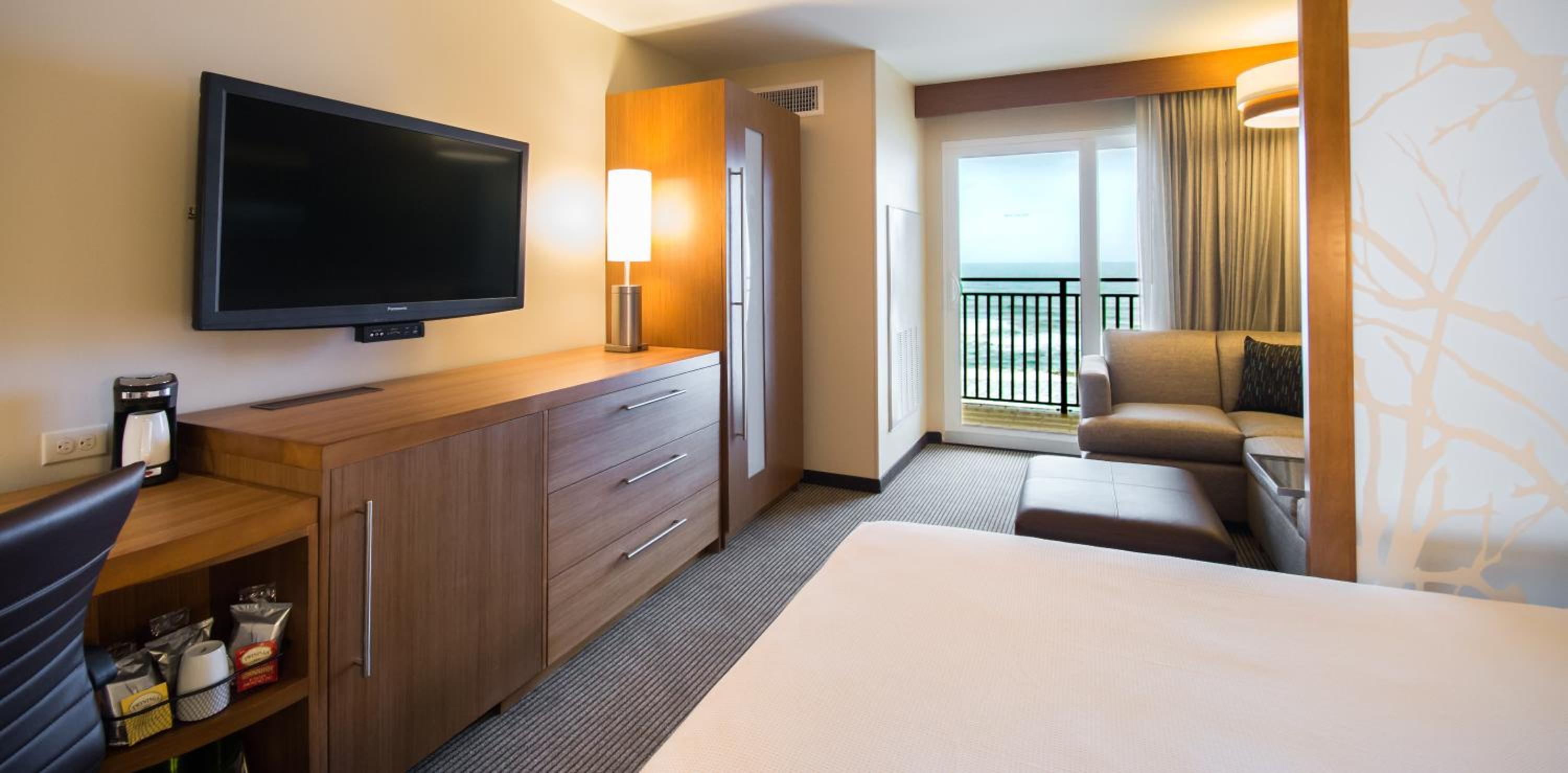 Queen Room with Two Queen Beds, Sofa Bed and Accessible Tub - Photo 2