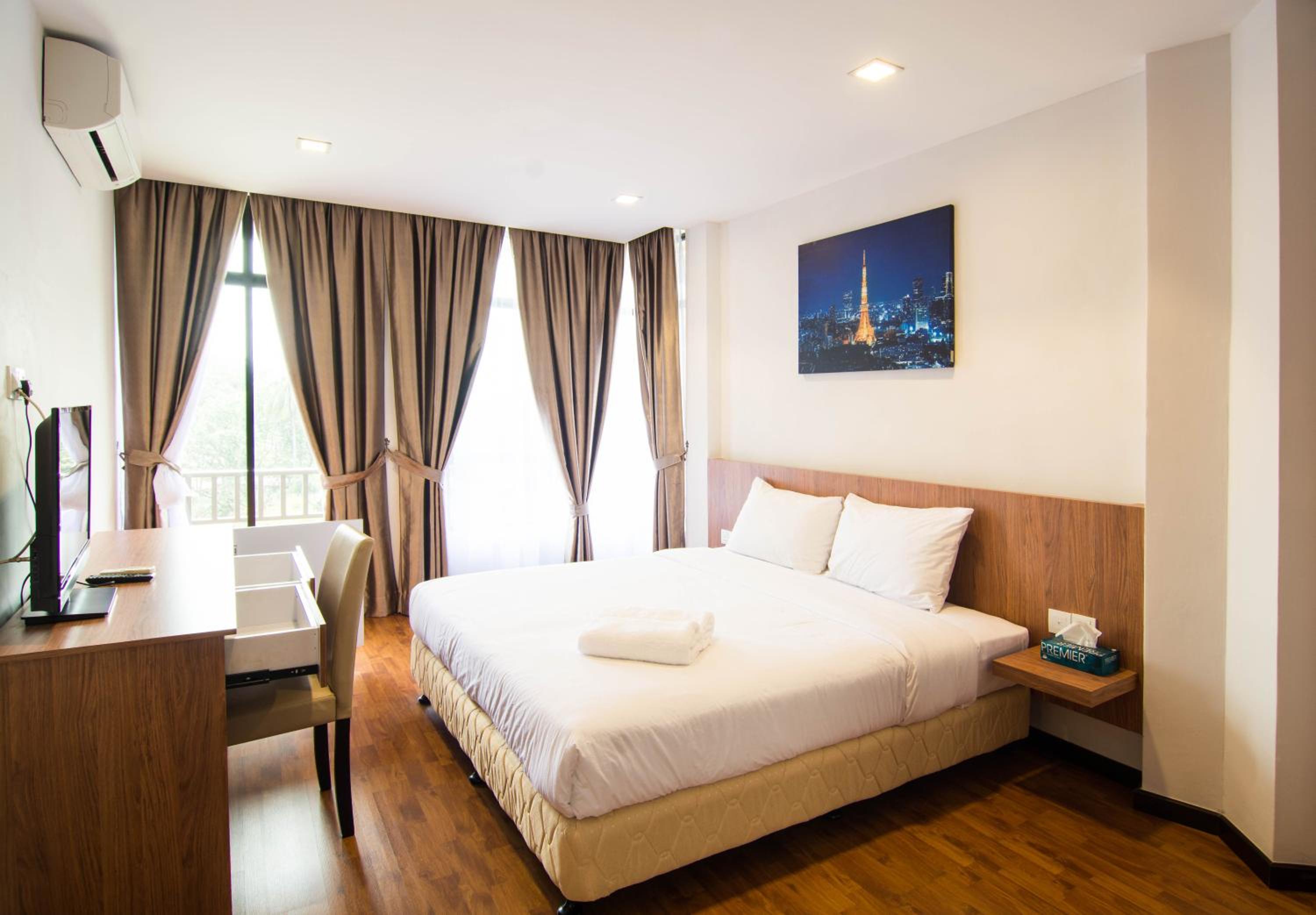 One-Bedroom Apartment - Photo 3