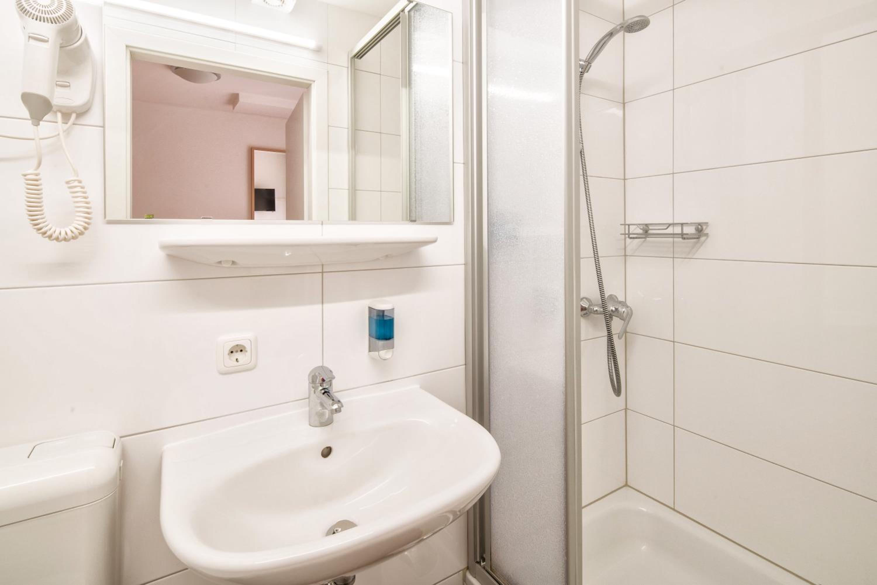 Single Room photo 2