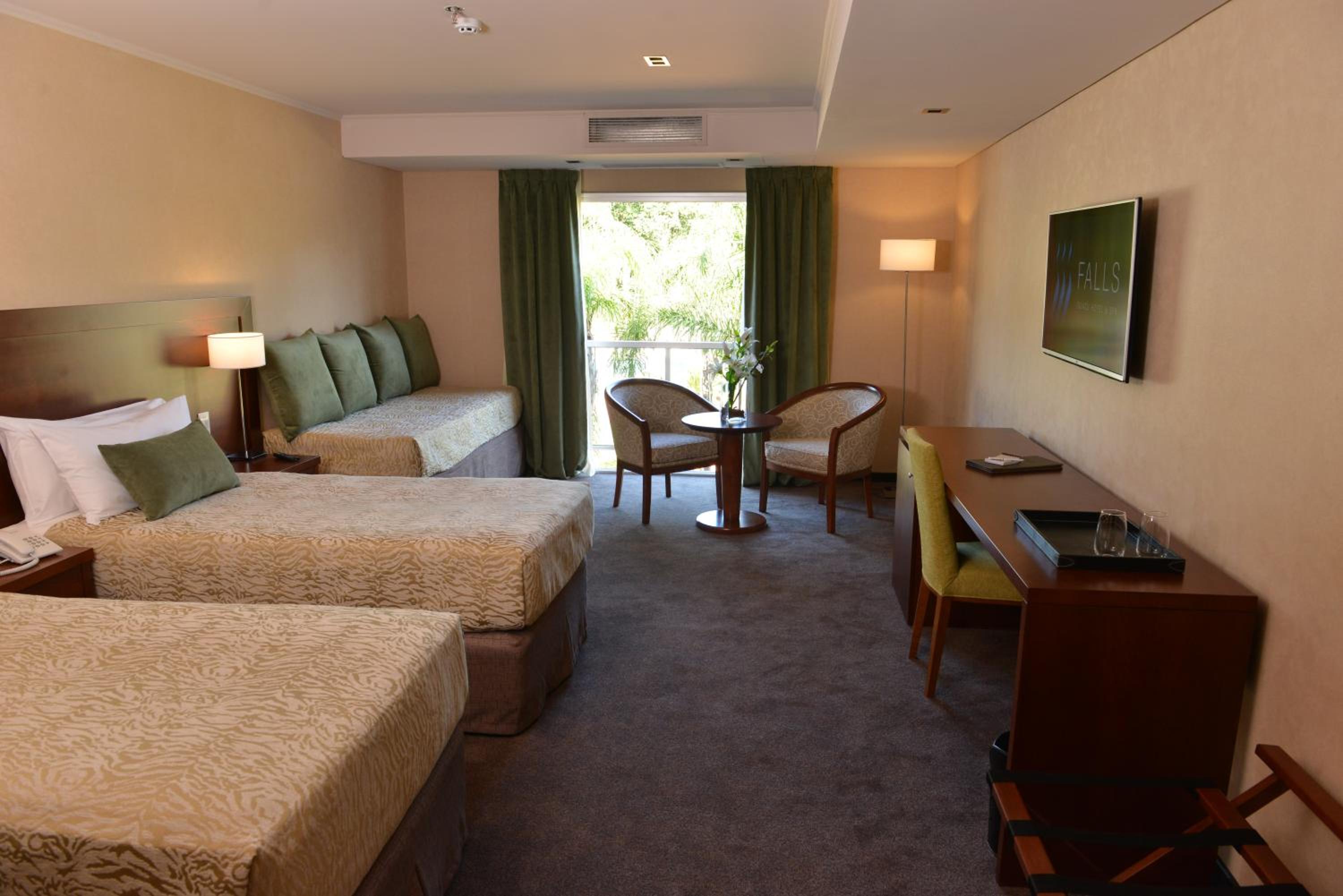 Triple Room thumbnail 6