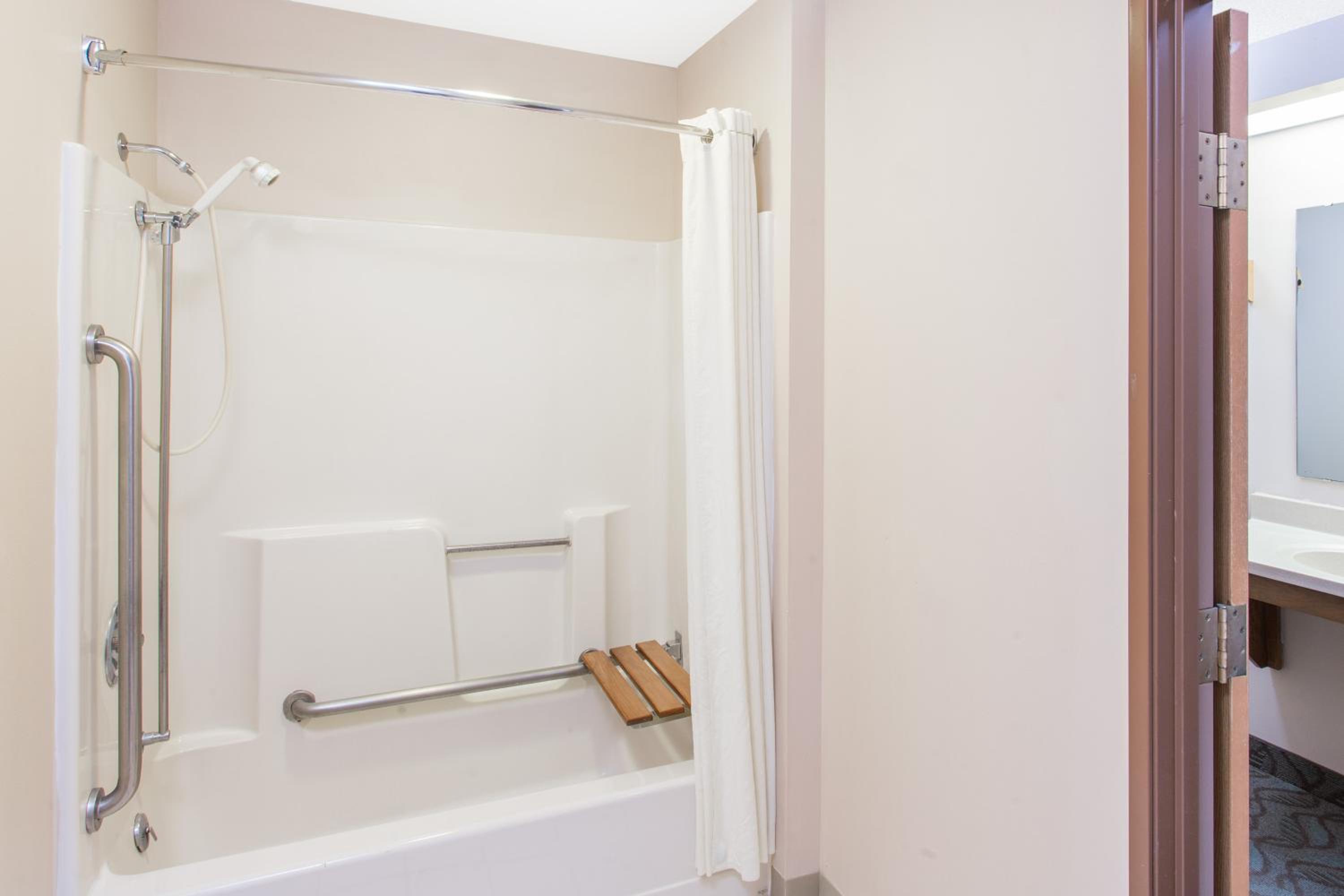 Queen Room - Mobility Access/Non-Smoking