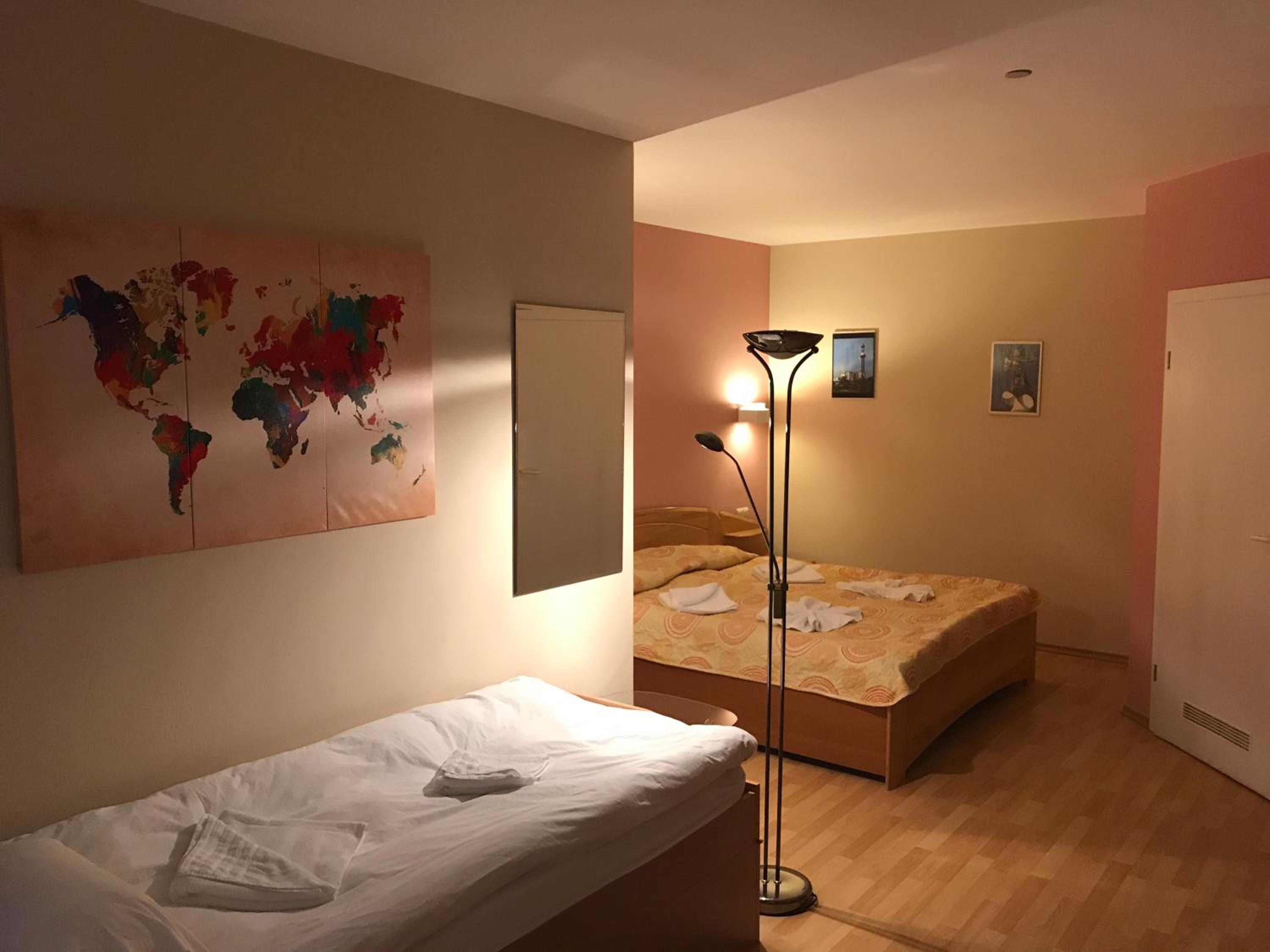 Deluxe Room (2 Adults + 1 Child) - Photo 9