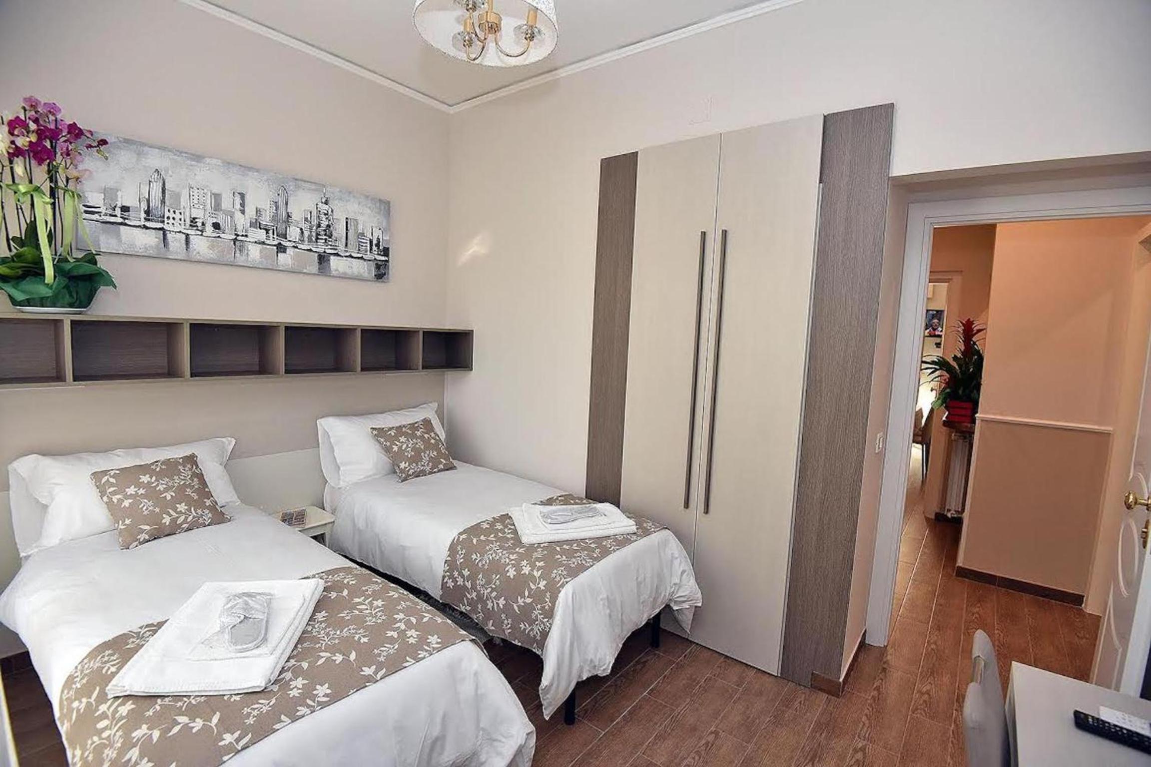 Small Double or Twin Room photo 2