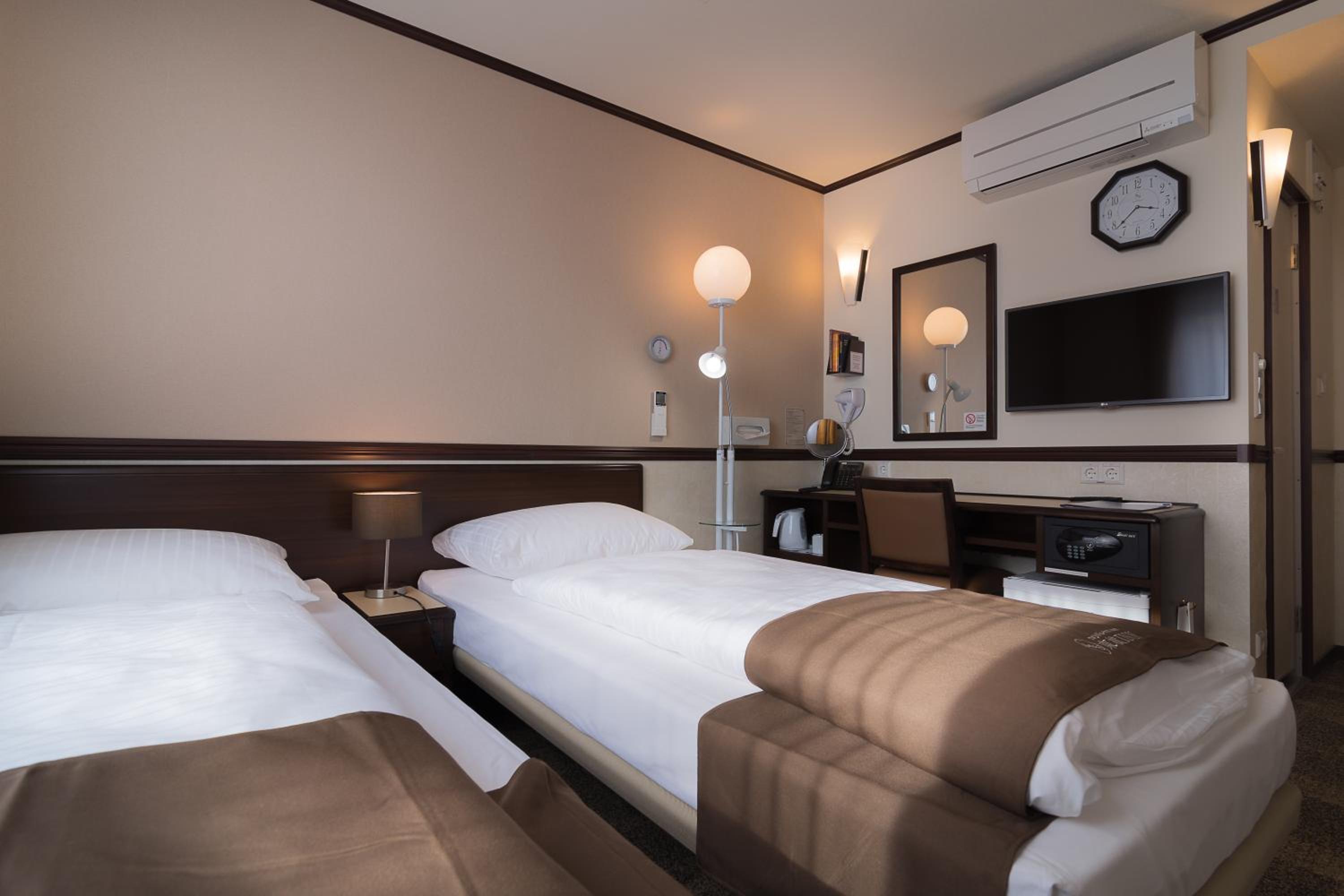 Economy Twin Room - Photo 1