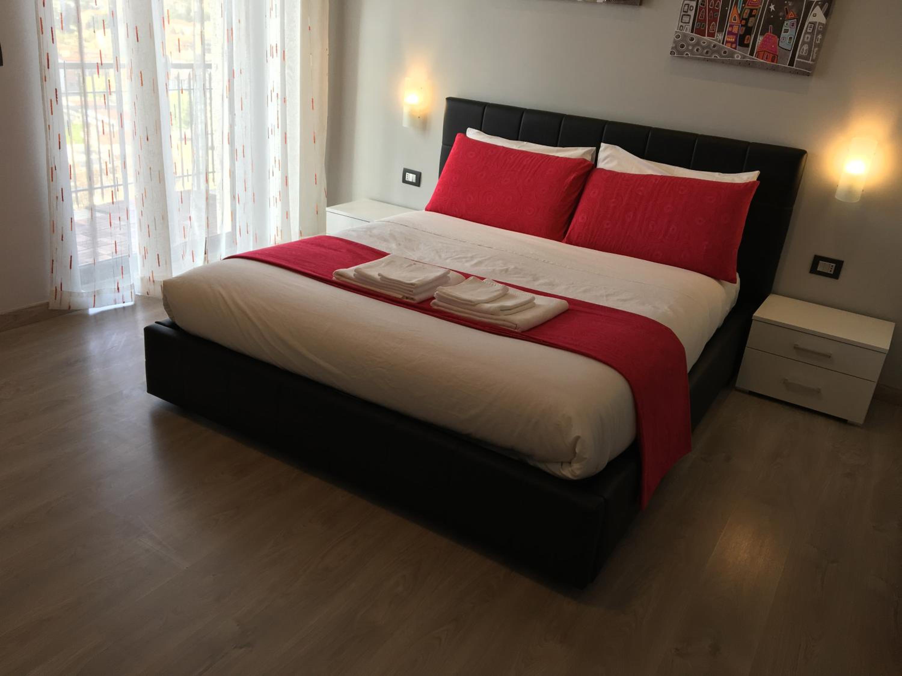 Deluxe Double or Twin Room with City View - Photo 7