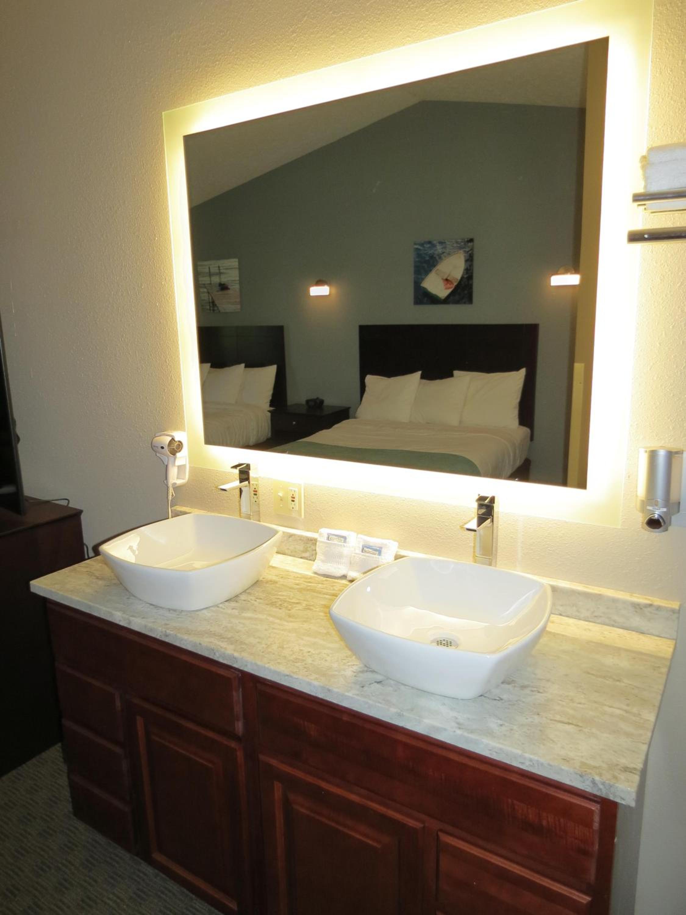 Suite with Lake View photo 3