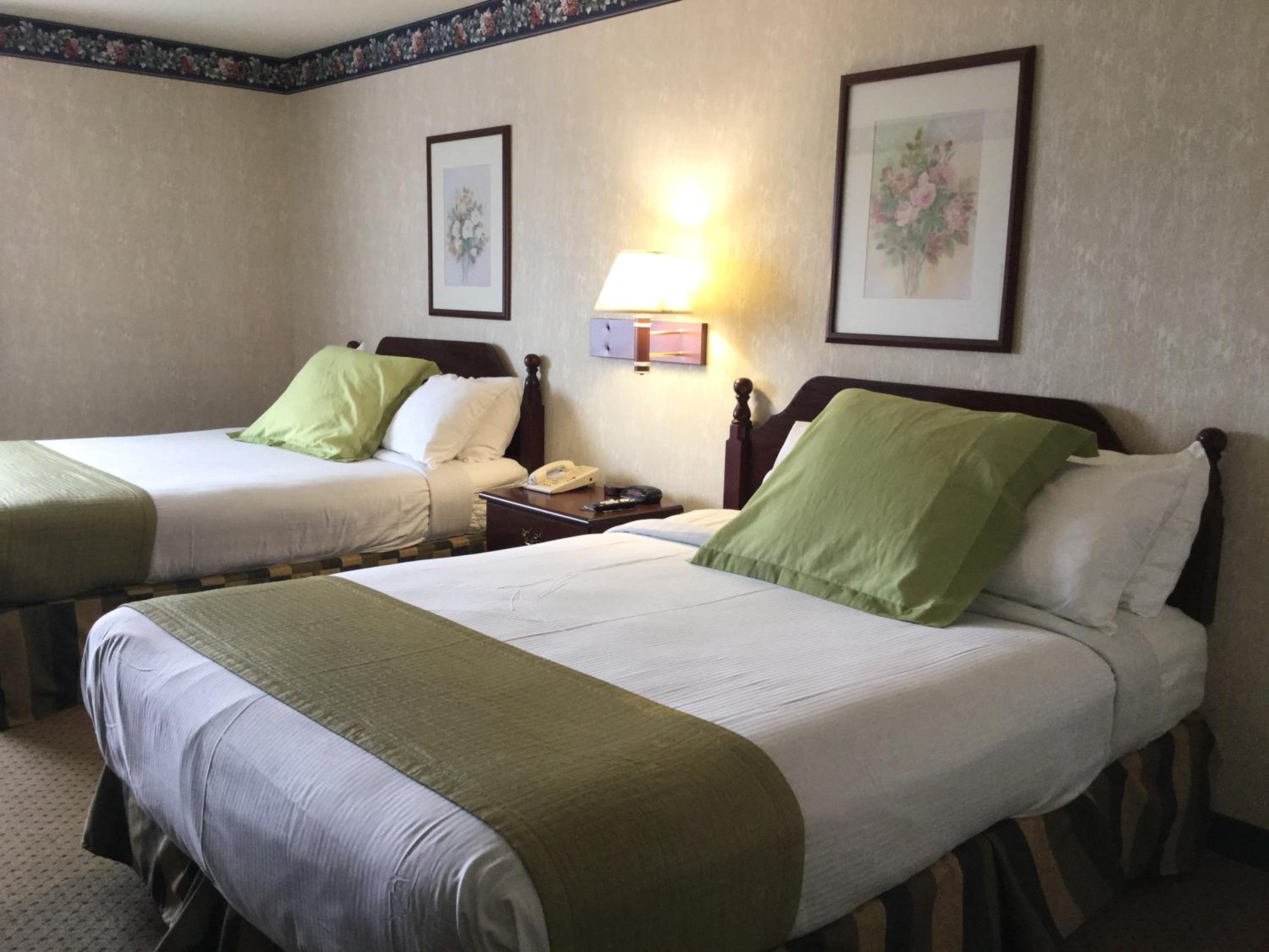 Queen Room with Two Queen Beds - Non-Smoking - Photo 1