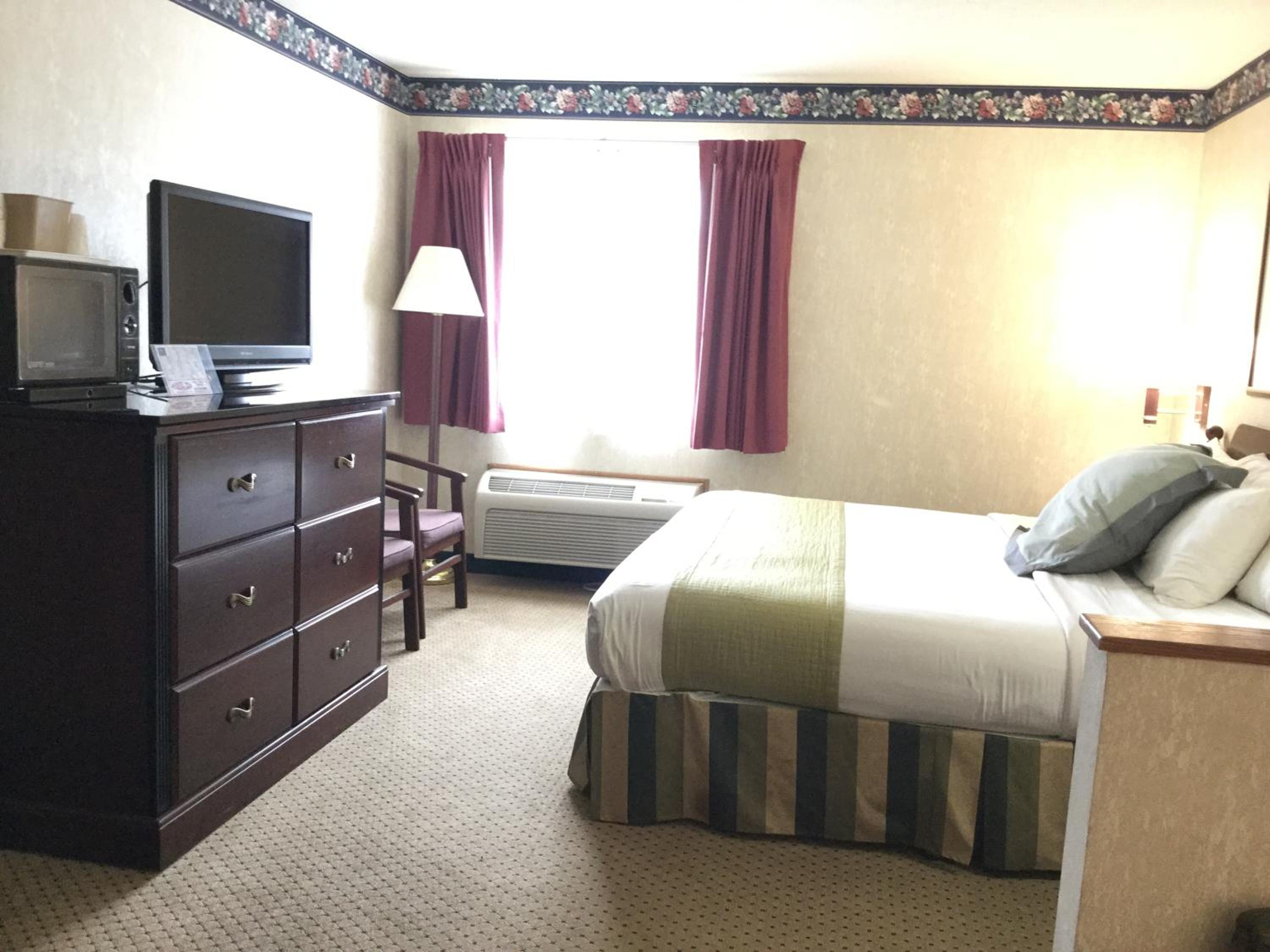 Deluxe King Room - Non-Smoking - Photo 2