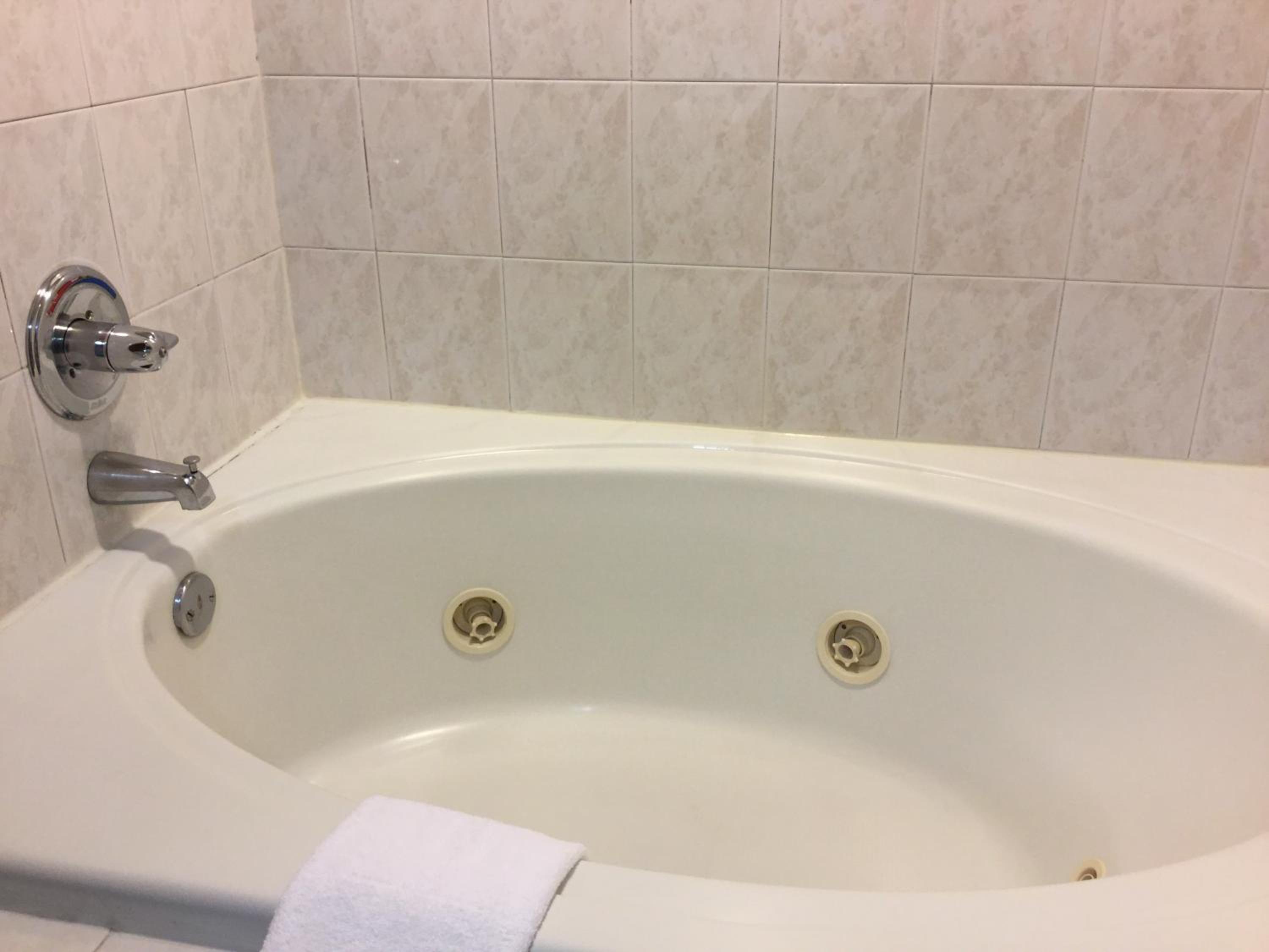 King Room with Spa Bath - Photo 8