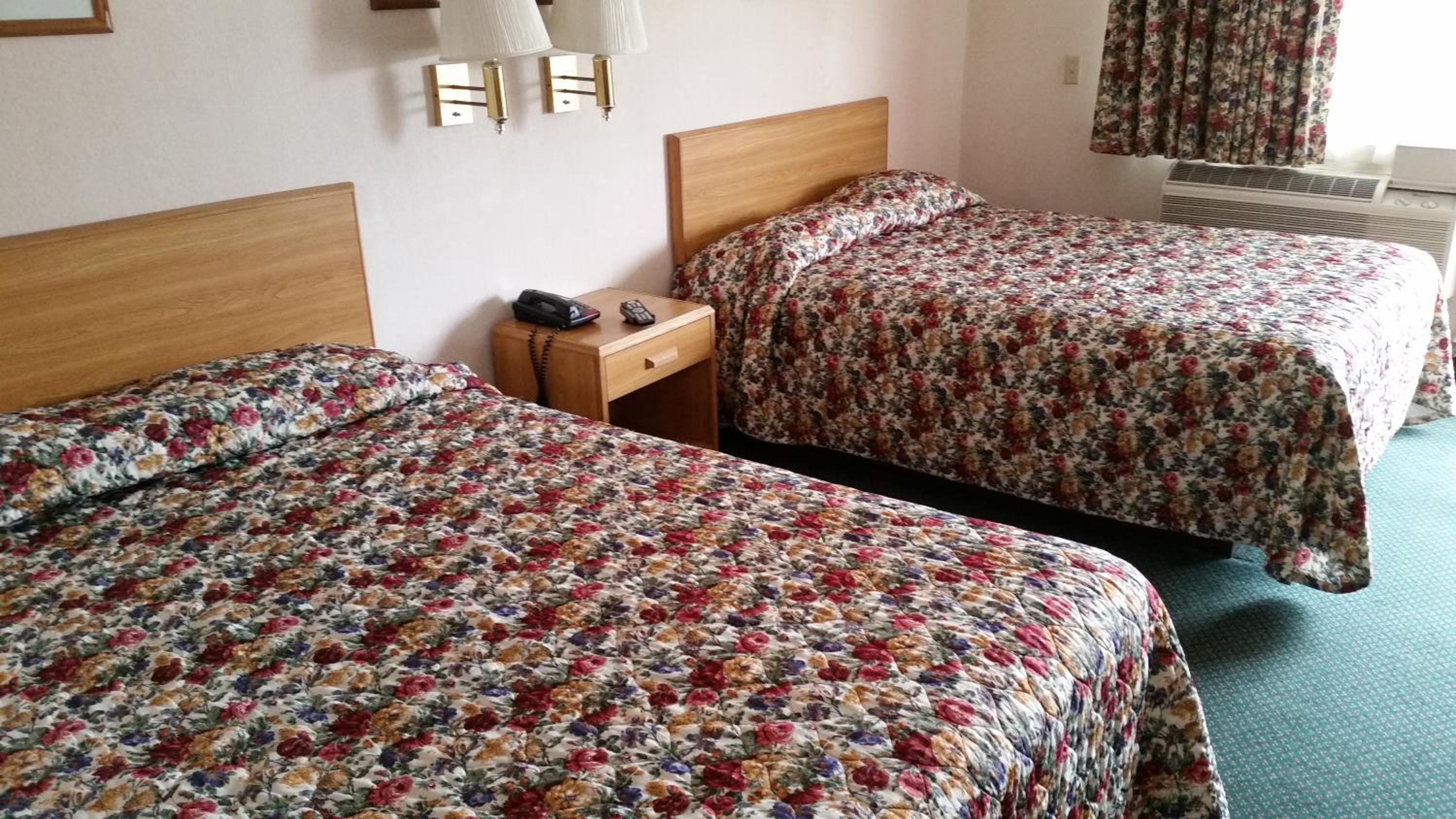 Queen Room with Two Queen Beds - Smoking photo 2