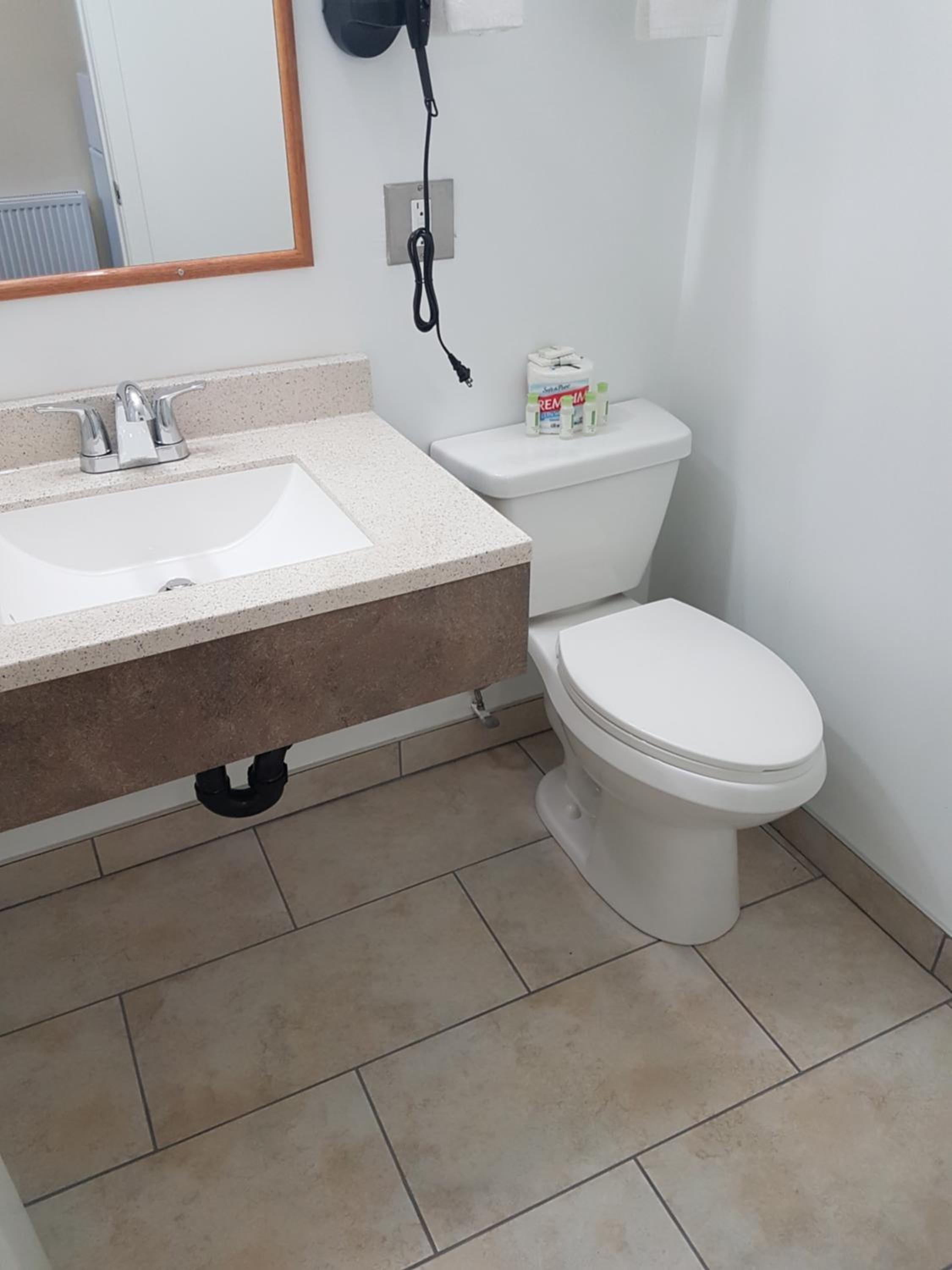 Queen Room with Two Queen Beds-Lower Level (Basement) photo 2