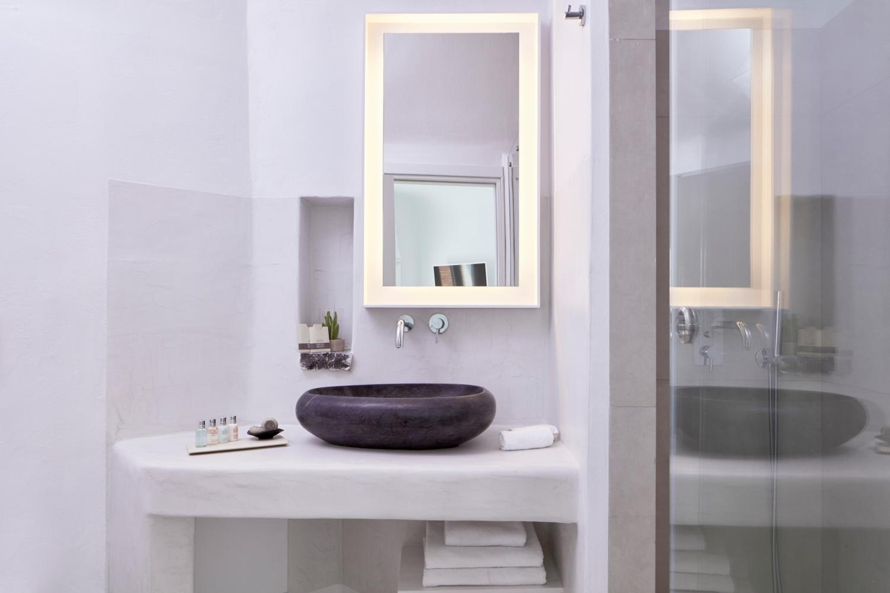 Cliff Honeymoon Suite with outdoor jetted tub photo 3
