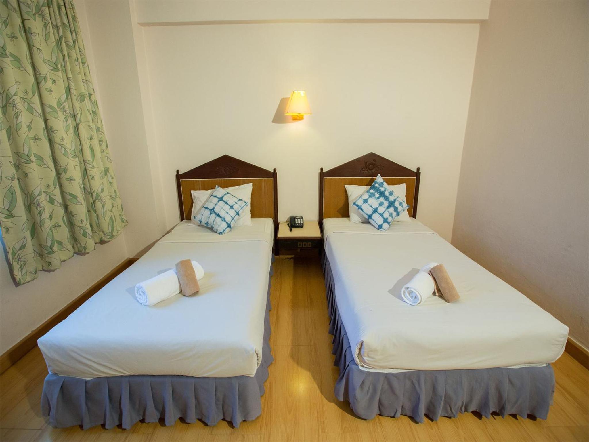 Standard Twin Room - Photo 3