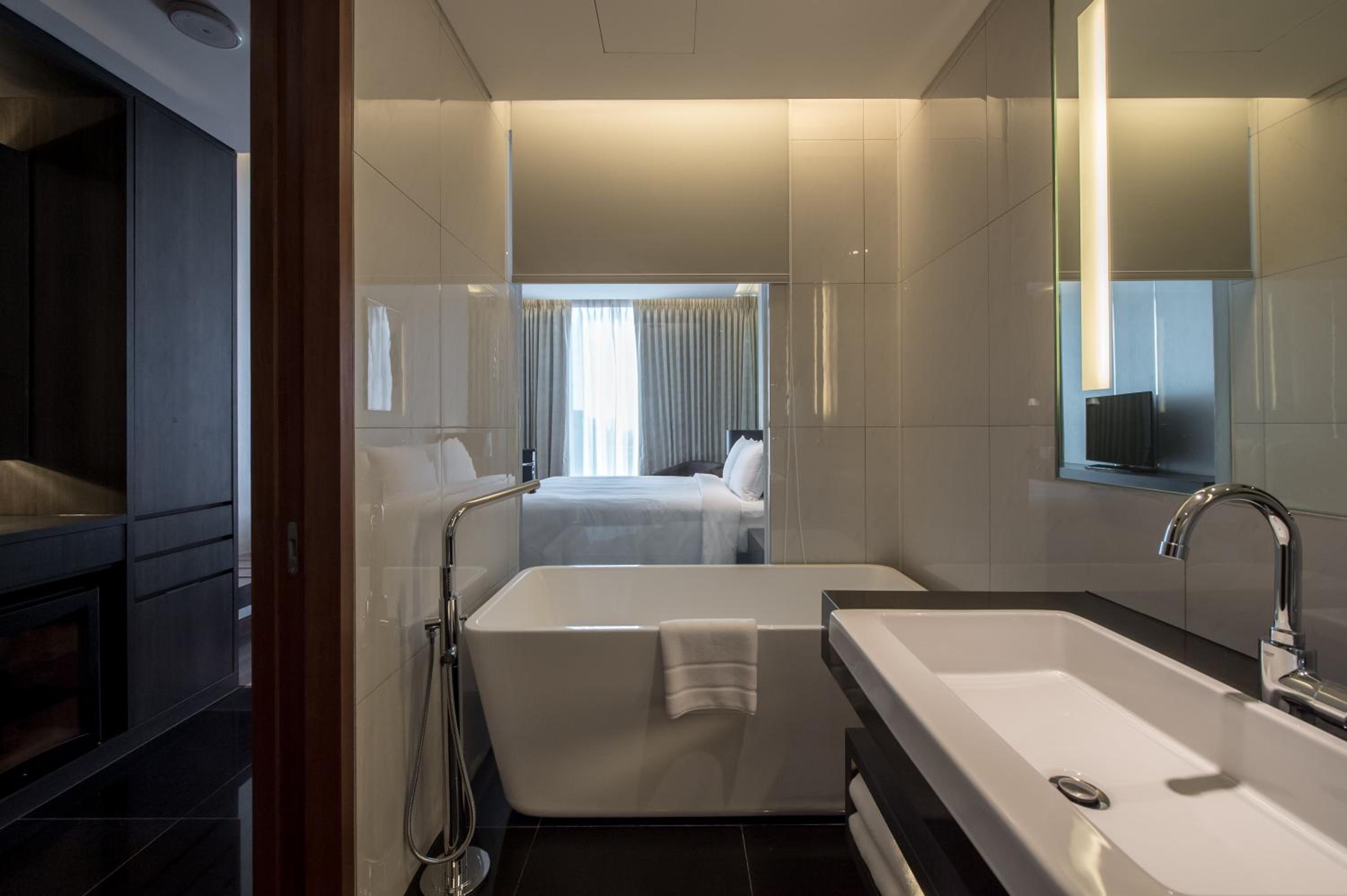 Club Double or Twin Room with Lounge Access photo 3