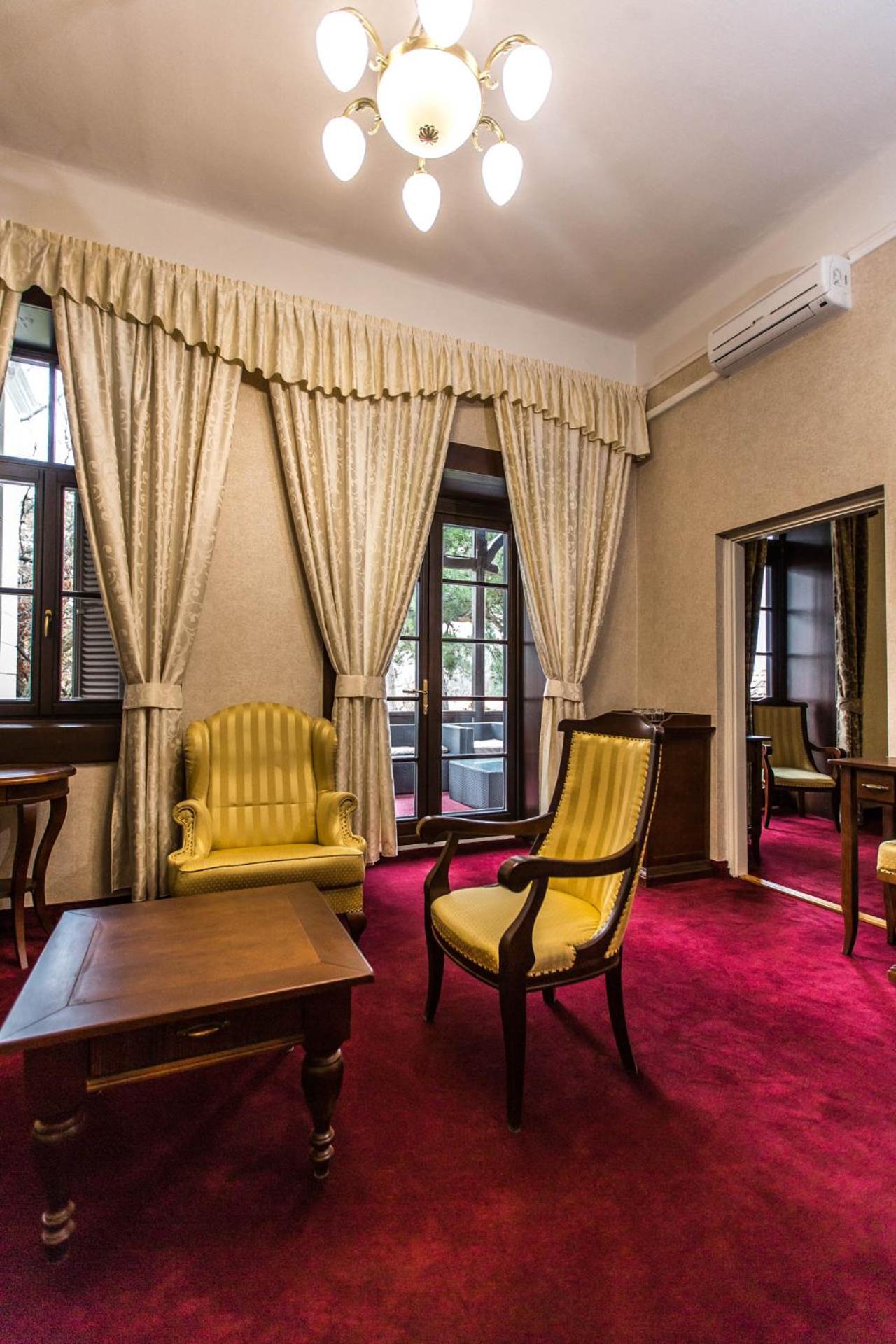 Two-Bedroom Suite with Terrace - Photo 2