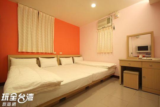 Quadruple Room with Private Bathroom photo 2