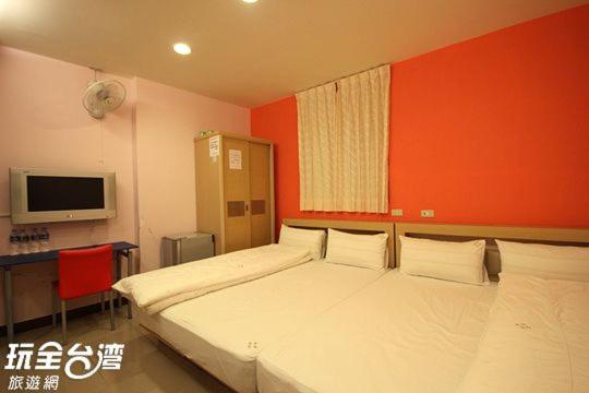 Quadruple Room with Private Bathroom photo 3