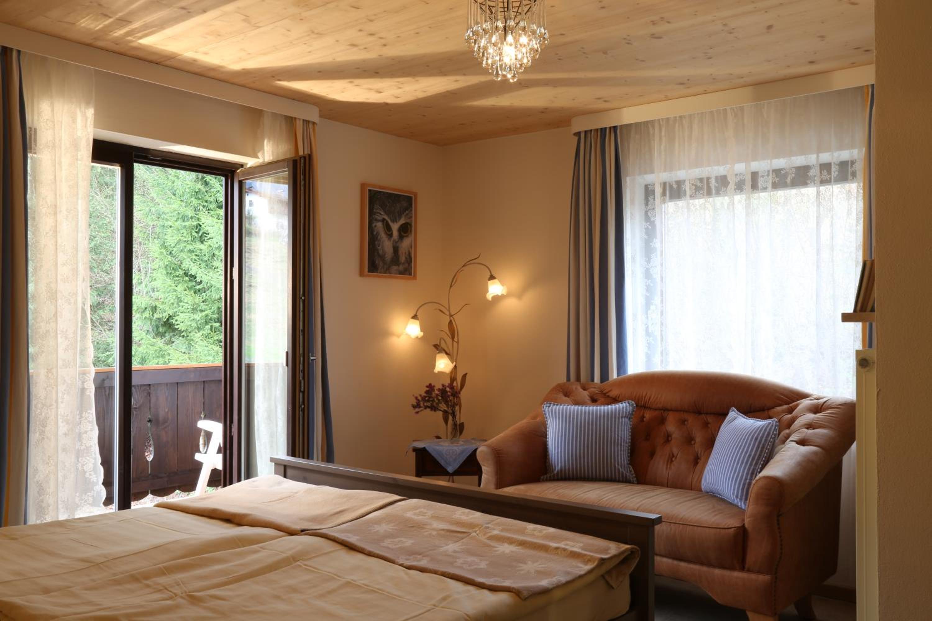 Double Room with Balcony and Garden View photo 2