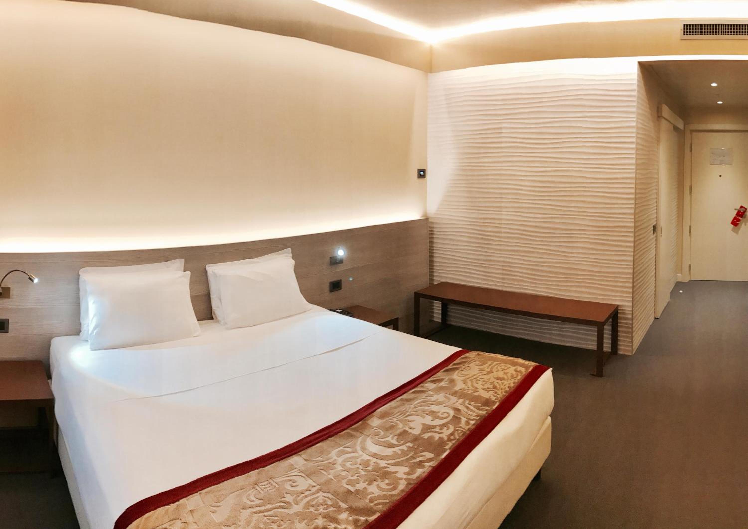 Superior Double or Twin Room - Photo 7