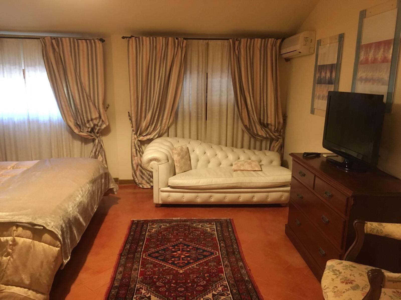 Double Room With Pool View - Photo 5