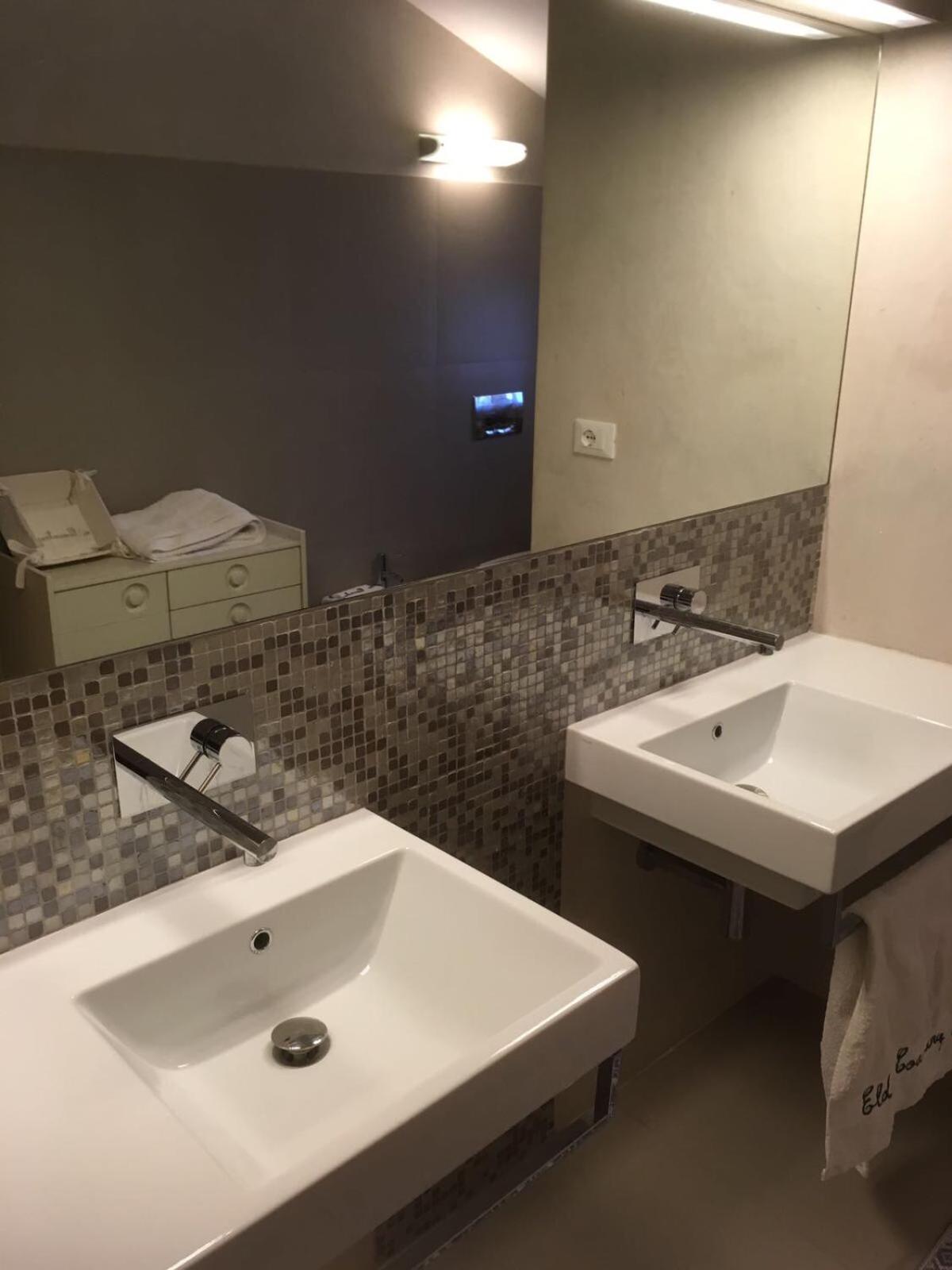 Double Room With Pool View - Photo 2