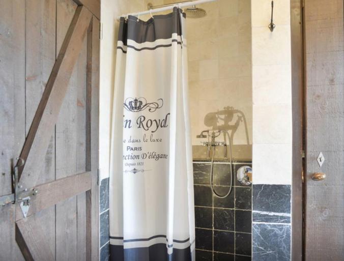 Deluxe Suite with Spa Bath - Photo 18