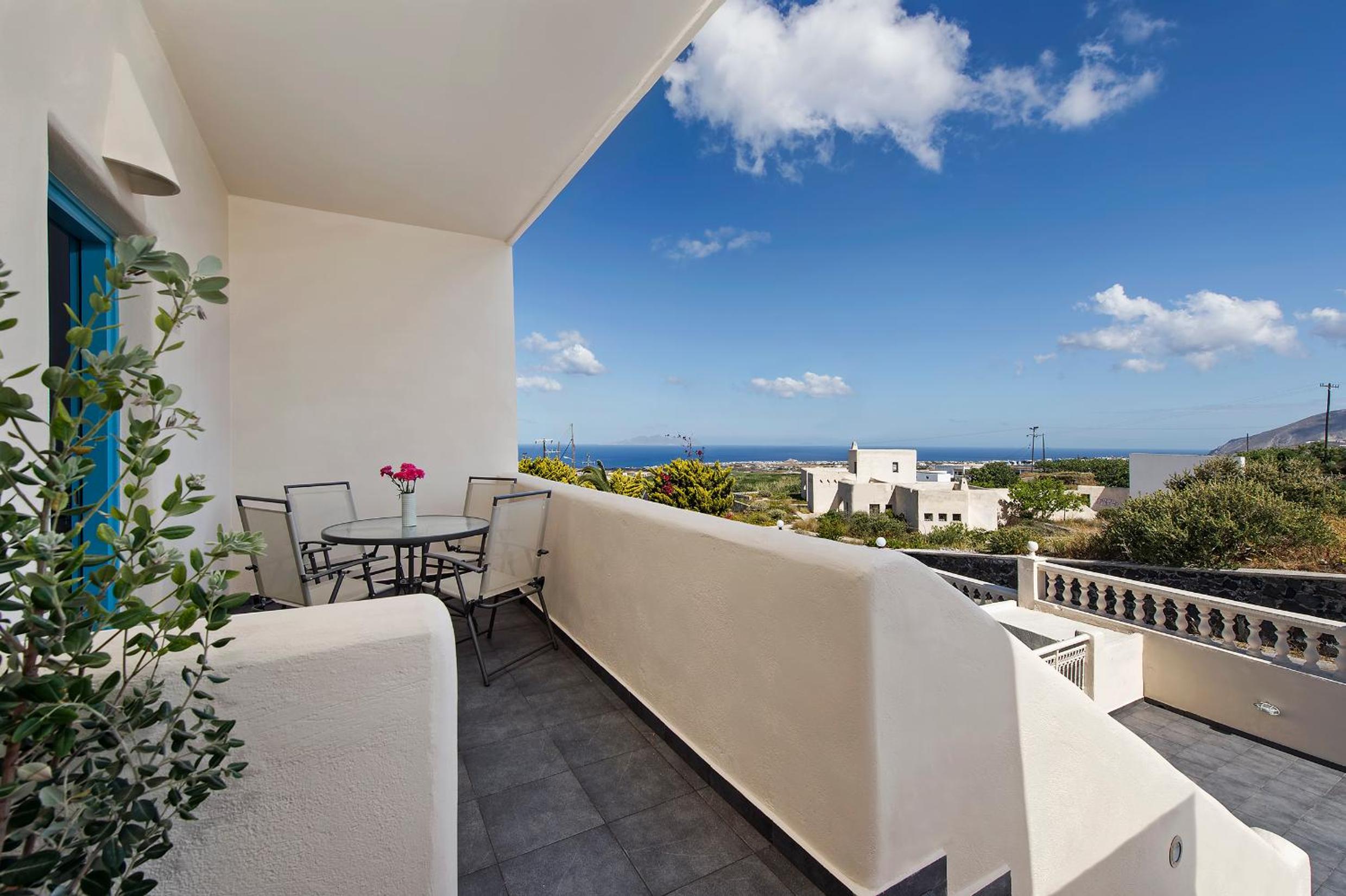 Junior Suite with Balcony - Photo 5