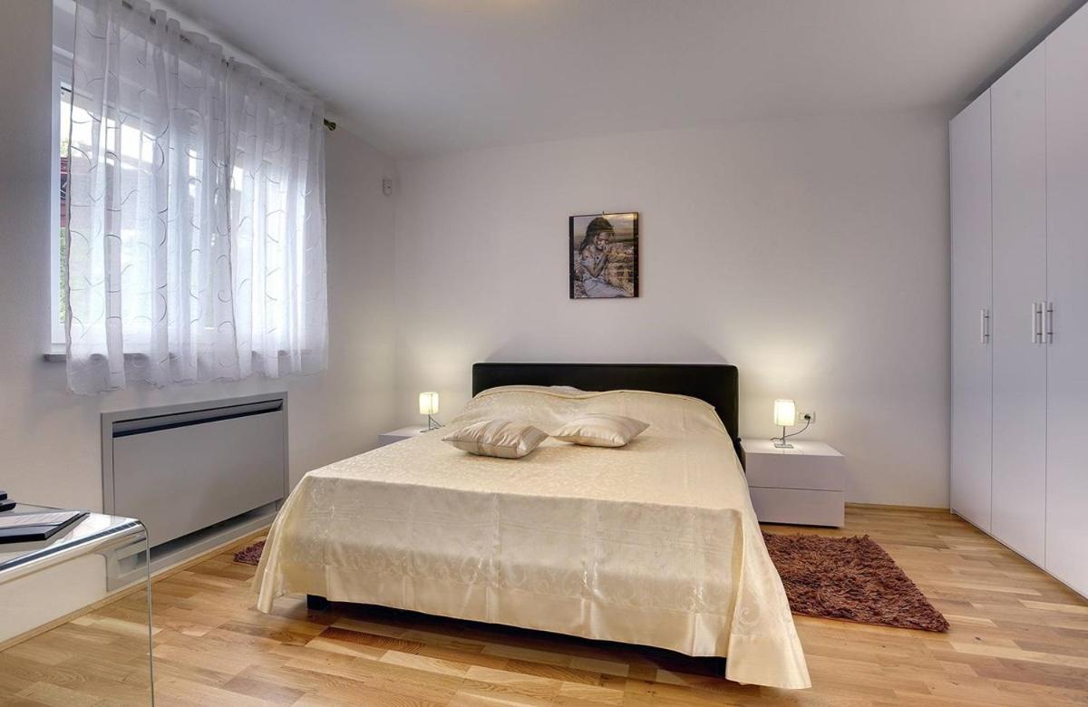 Three-Bedroom Villa photo 1