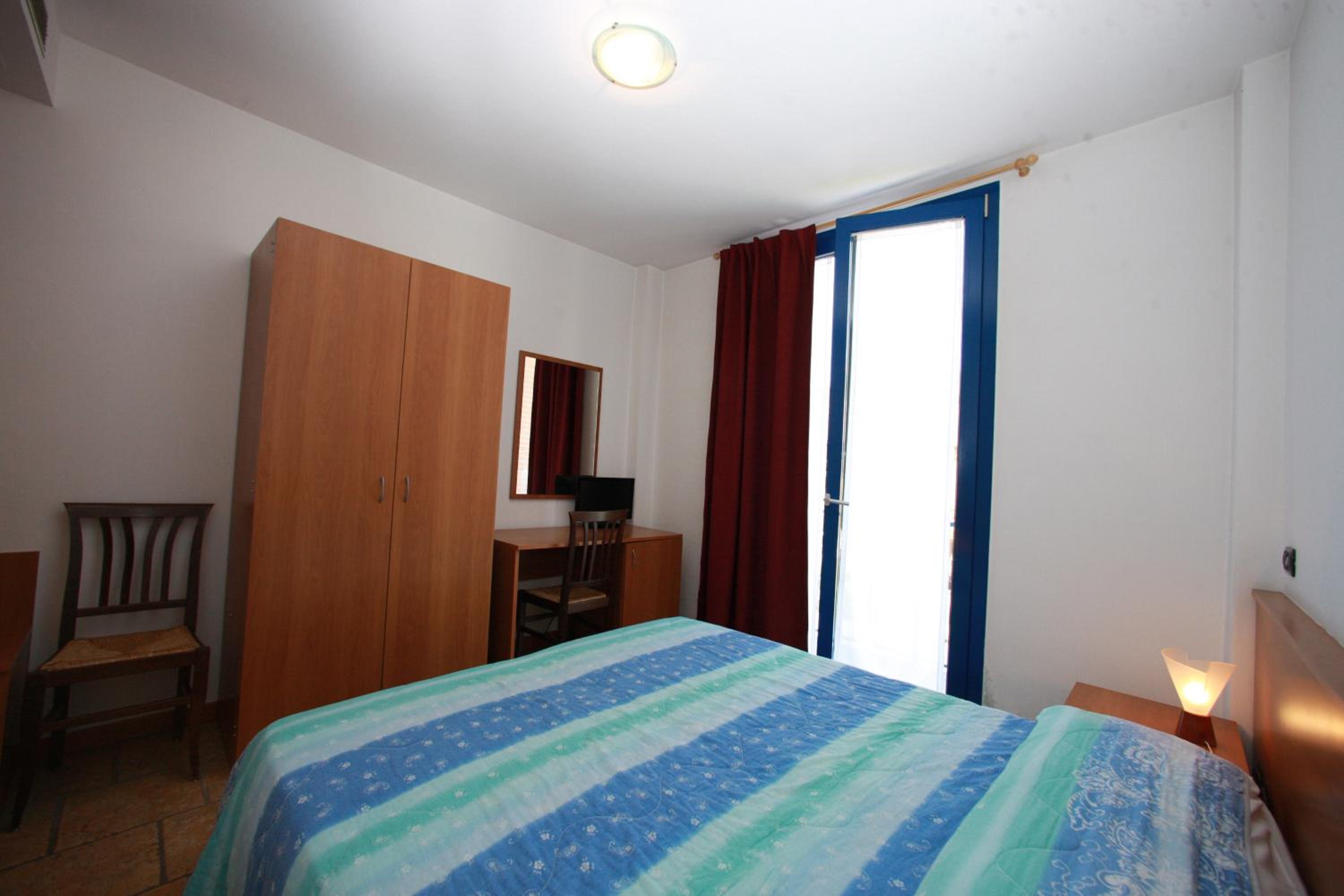 Double or Twin Room - Photo 4