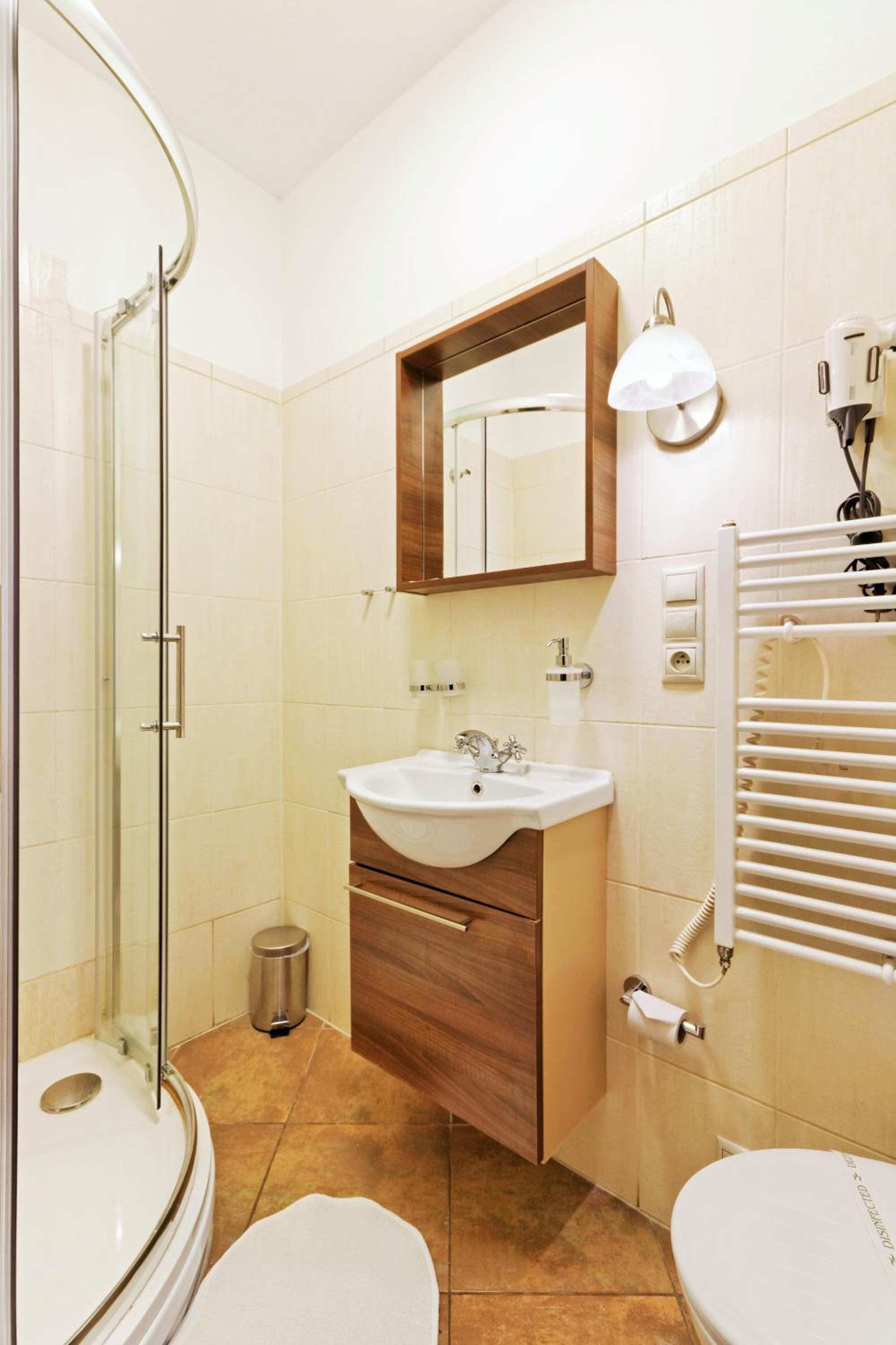 Double or Twin Room - Photo 5