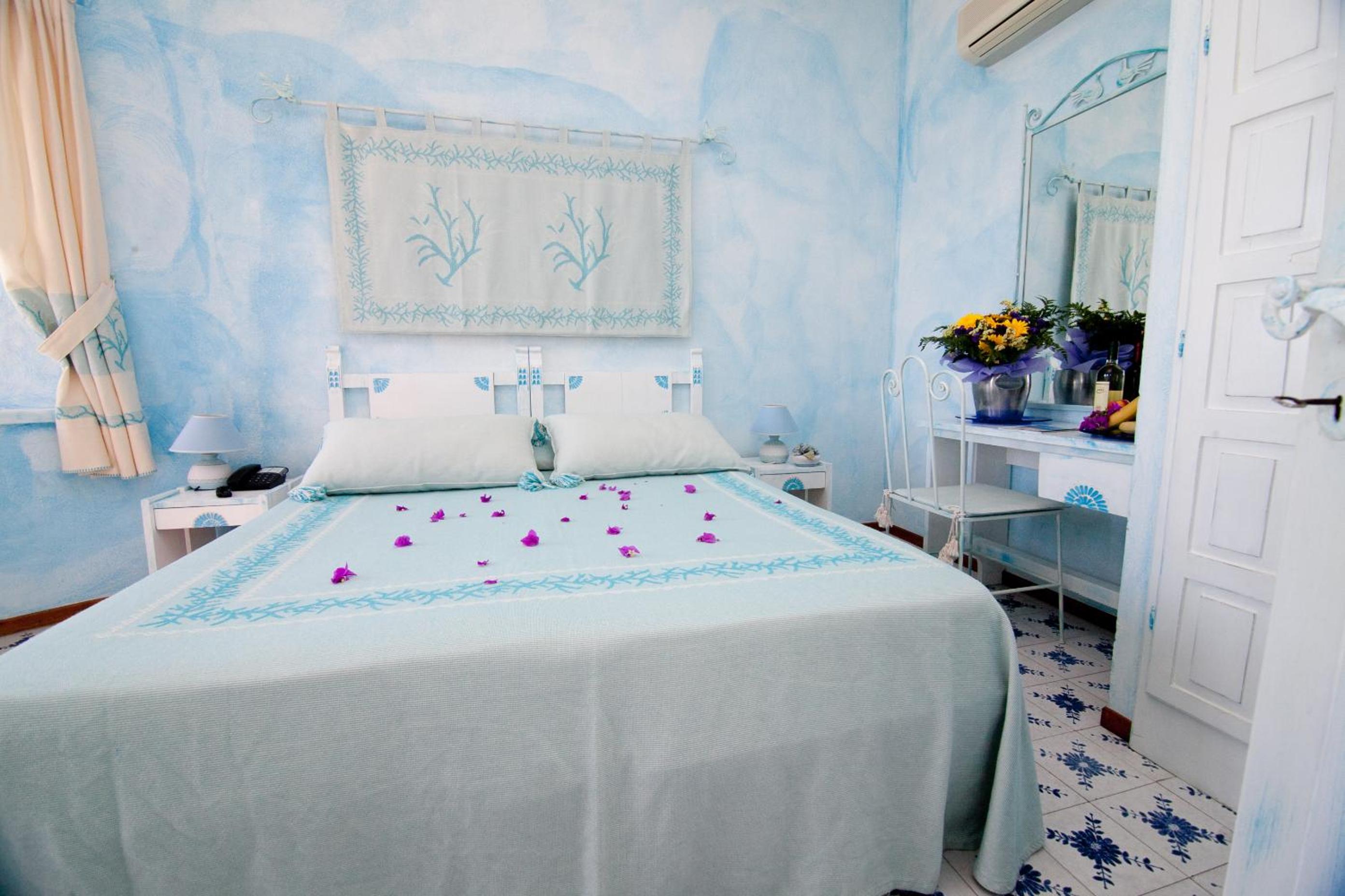 Double or Twin Room - Photo 9