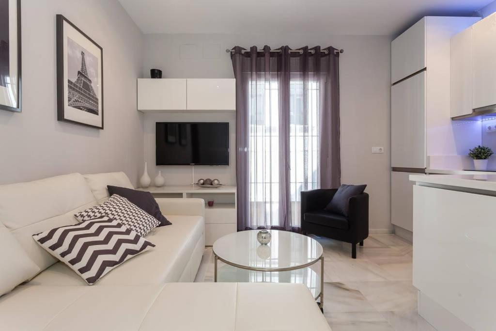 One-Bedroom-Apartment - Photo 1
