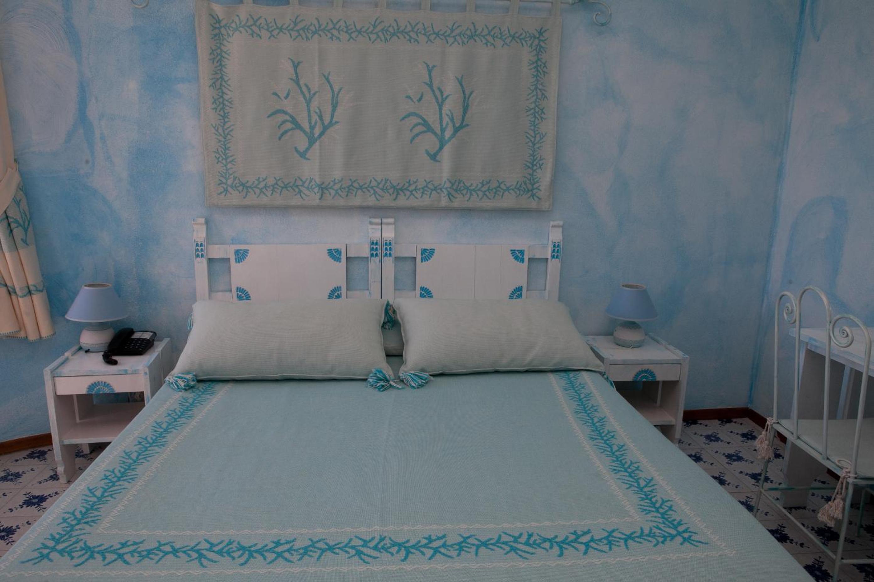 Double or Twin Room - Photo 10