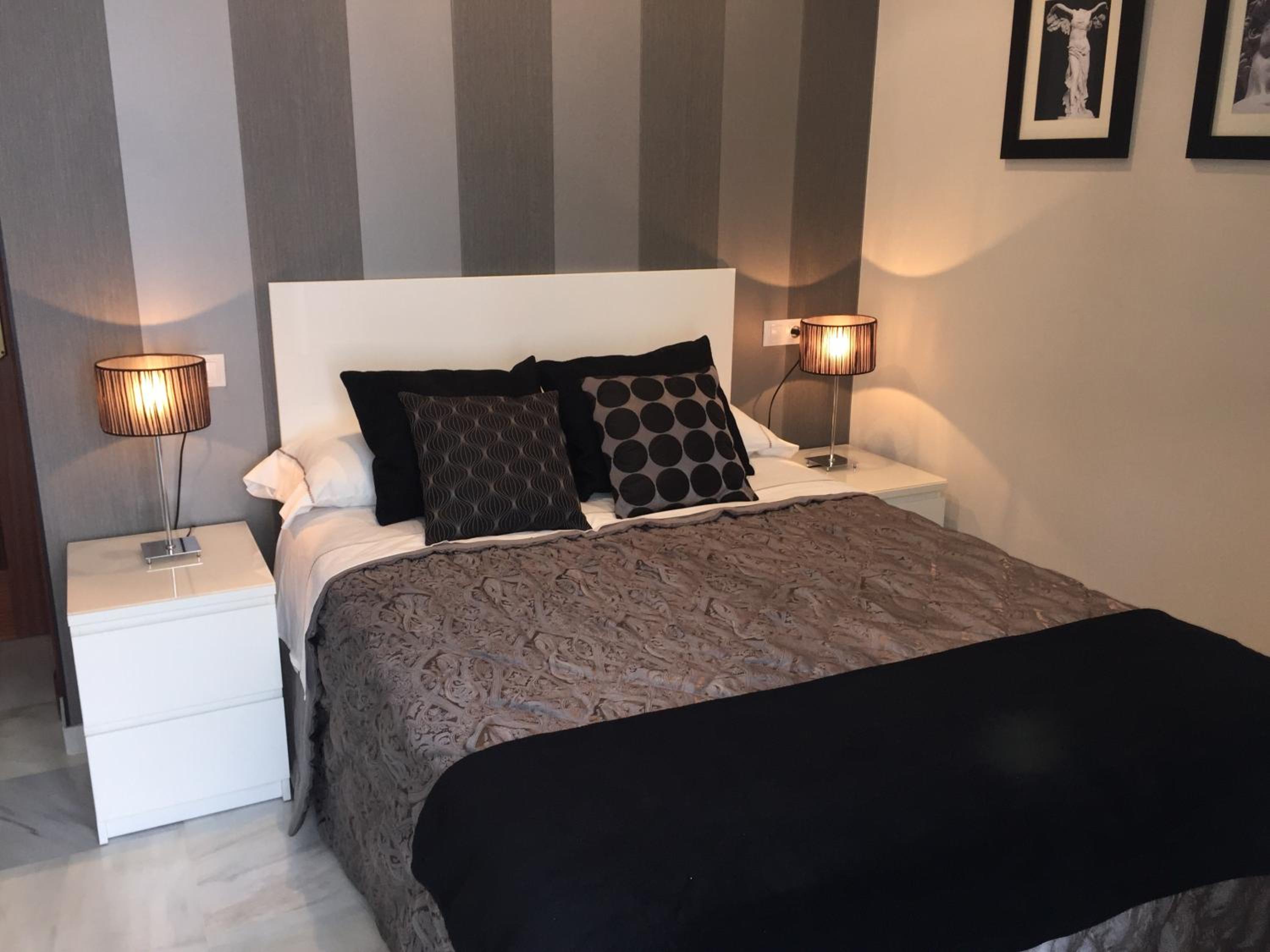 One-Bedroom-Apartment - Photo 11