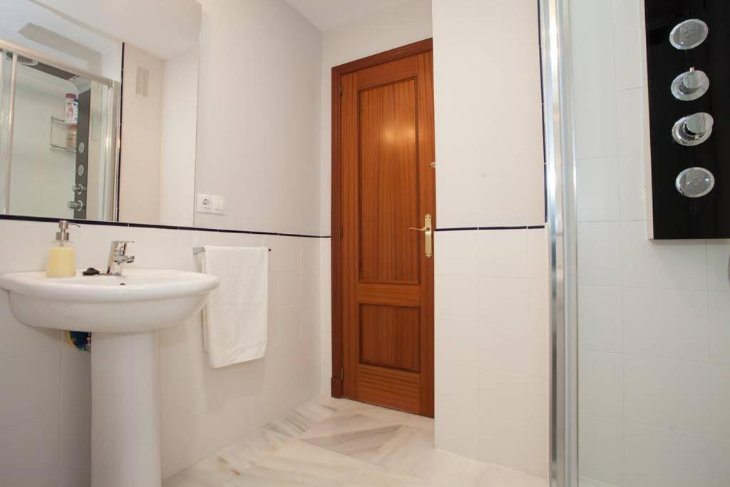 One-Bedroom-Apartment - Photo 12