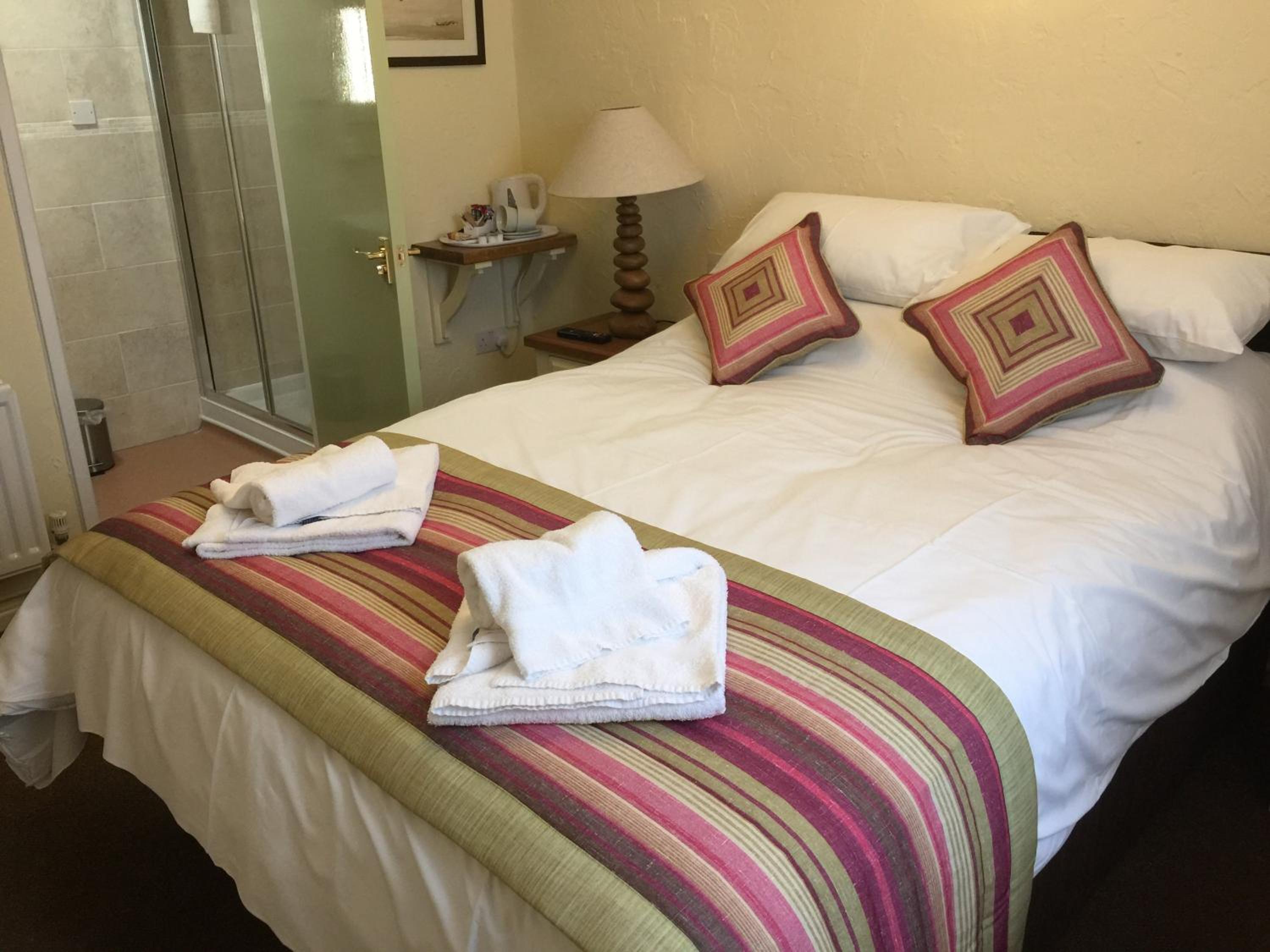 Standard Double Room - Photo 11
