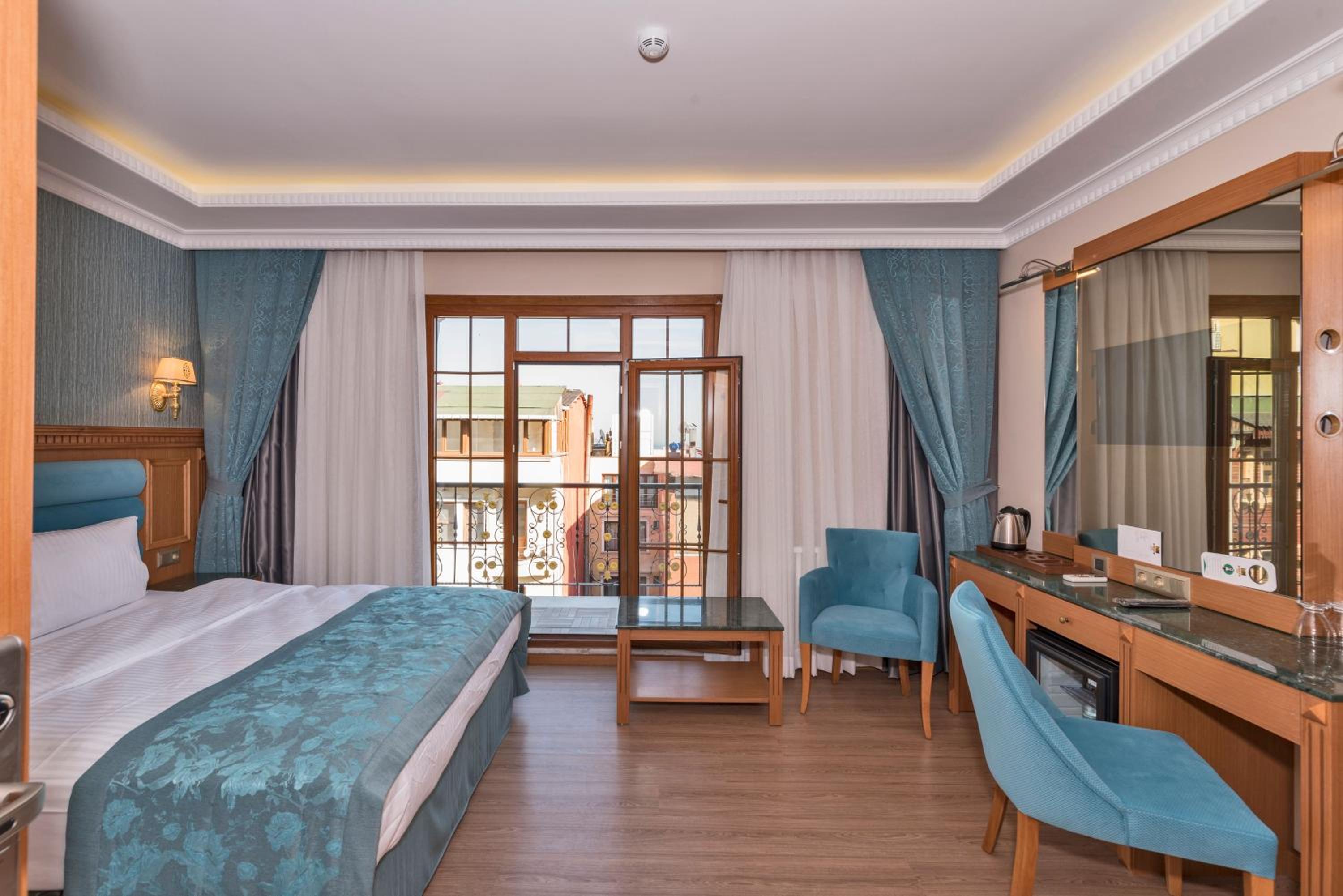 Deluxe Double Room with Balcony and Sea View photo 1