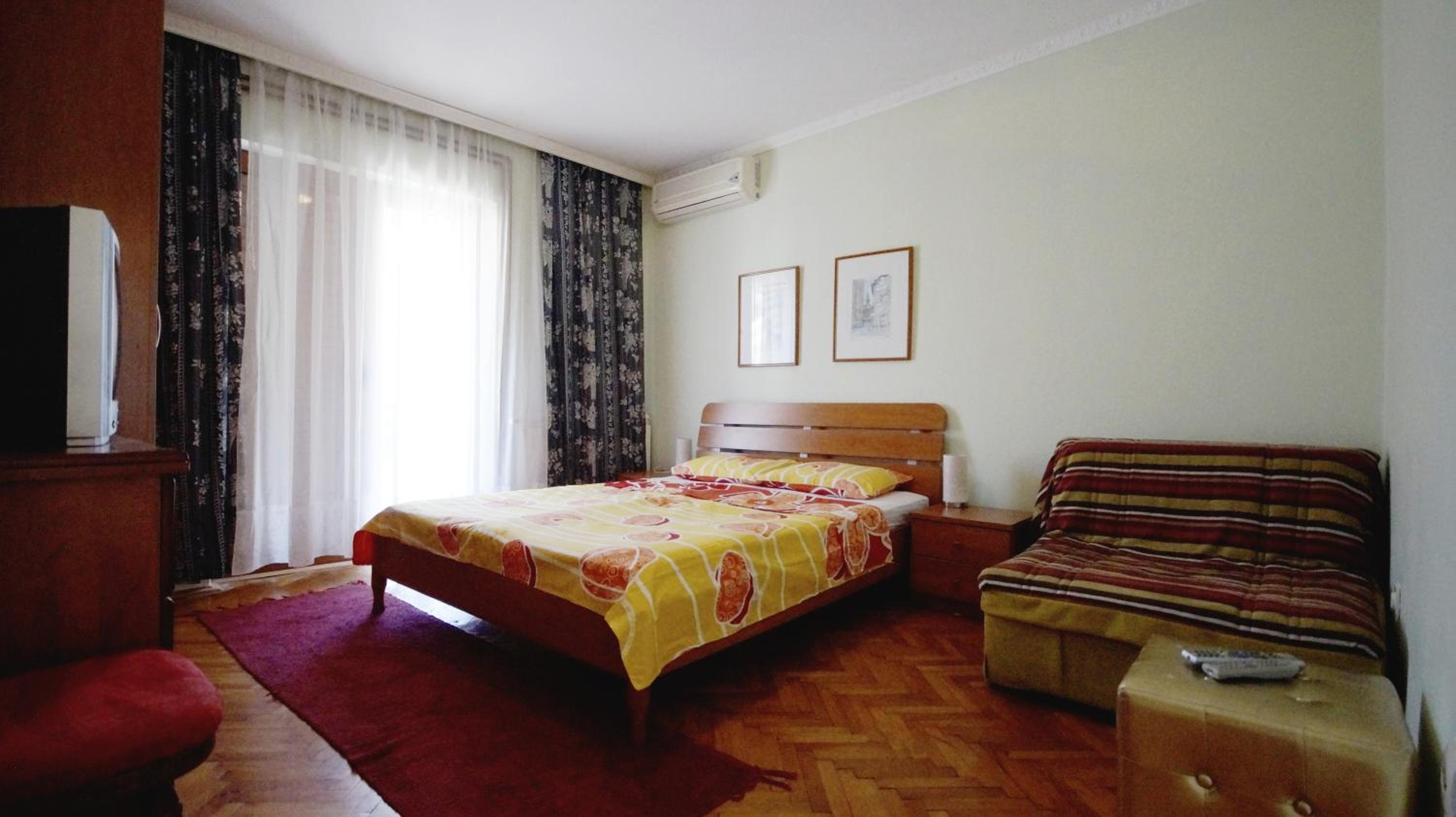 Comfort One-Bedroom Apartment photo 2