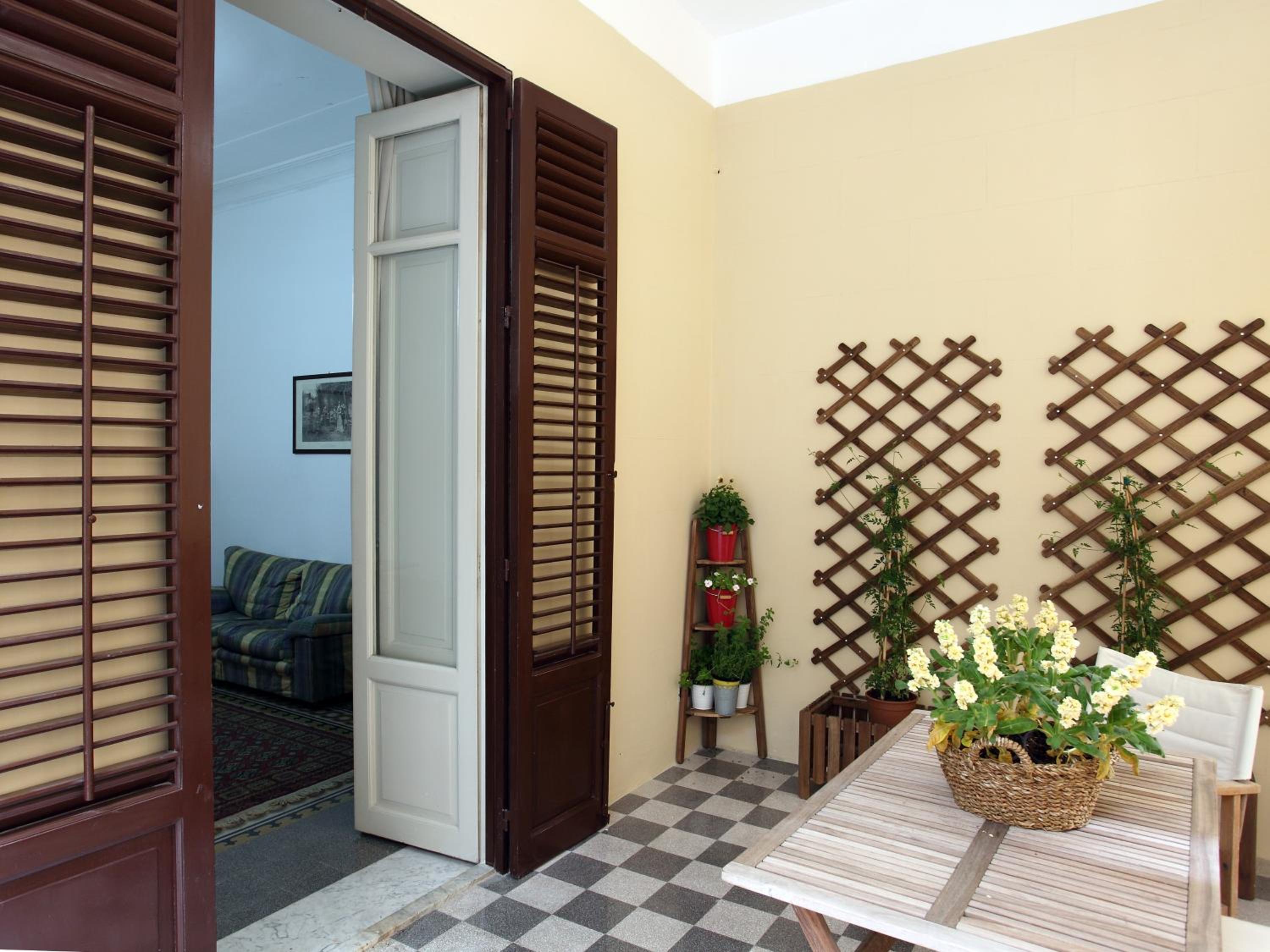 Apartment with Terrace - Photo 40